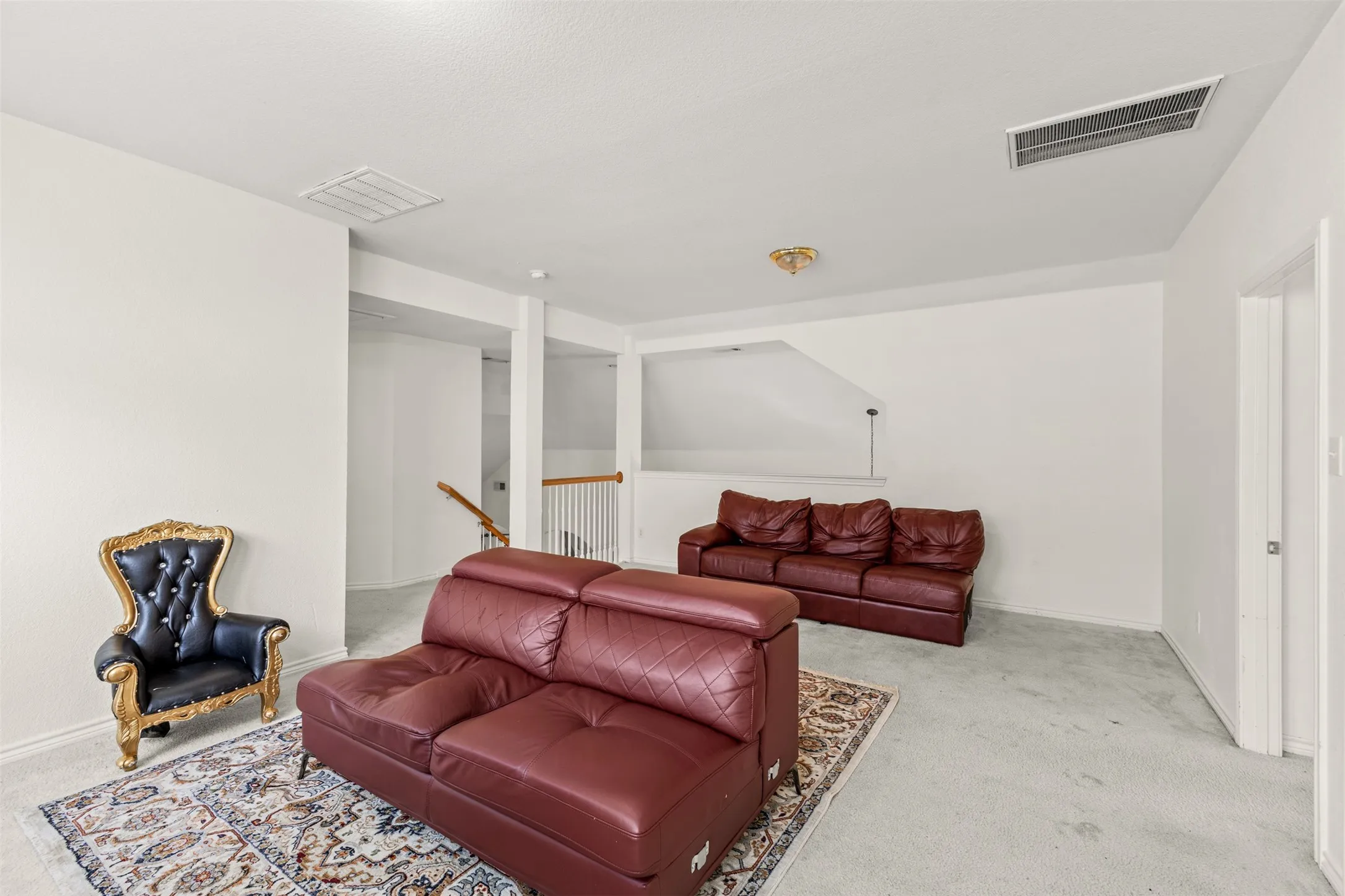 Single Family Residence For Rent in Tarrant County , 5231 Kathryn Drive, Grand Prairie, Texas 75052, 5 Bedroom, 3 Bathroom, 2 Garage spaces, 3,036 Sqft, built in 2004, mls#21352452, Real Estate Agent in Grand Prairie, Homes For Rent in Tarrant county, Homes For Rent in Grand Prairie, Realtor in Grand Prairie Texas, Real Estate Brokerage Independent Realty Texas, Luminita Cordes Realtor