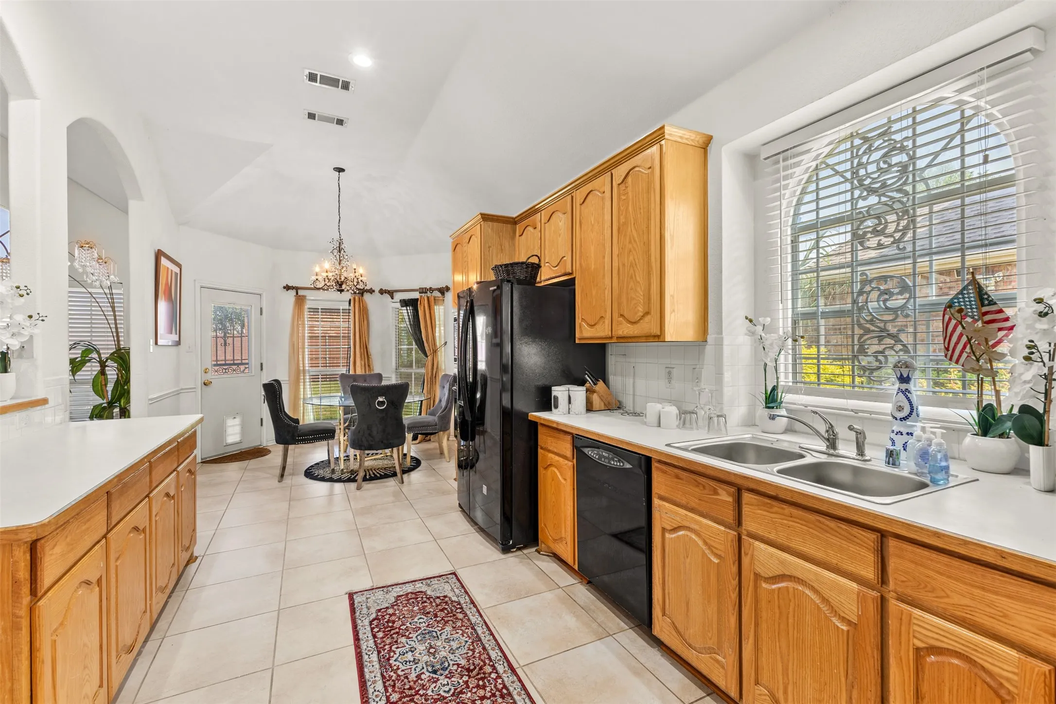 Single Family Residence For Rent in Tarrant County , 5231 Kathryn Drive, Grand Prairie, Texas 75052, 5 Bedroom, 3 Bathroom, 2 Garage spaces, 3,036 Sqft, built in 2004, mls#21352452, Real Estate Agent in Grand Prairie, Homes For Rent in Tarrant county, Homes For Rent in Grand Prairie, Realtor in Grand Prairie Texas, Real Estate Brokerage Independent Realty Texas, Luminita Cordes Realtor