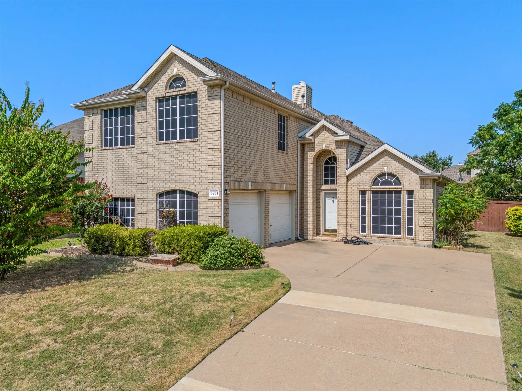 Single Family Residence For Rent in Tarrant County , 5231 Kathryn Drive, Grand Prairie, Texas 75052, 5 Bedroom, 3 Bathroom, 2 Garage spaces, 3,036 Sqft, built in 2004, mls#21352452, Real Estate Agent in Grand Prairie, Homes For Rent in Tarrant county, Homes For Rent in Grand Prairie, Realtor in Grand Prairie Texas, Real Estate Brokerage Independent Realty Texas, Luminita Cordes Realtor