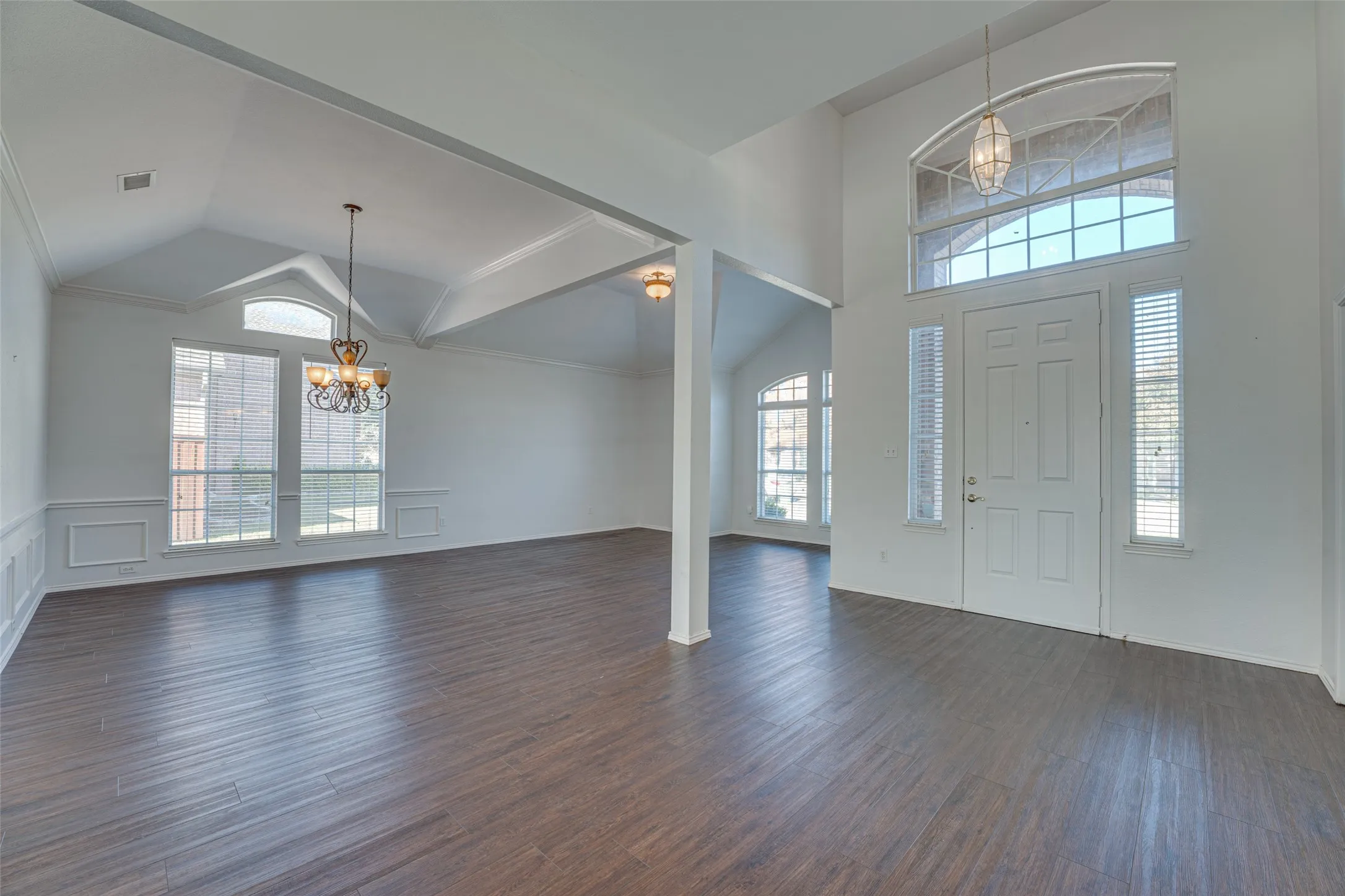 Single Family Residence For Sale in Collin County , 316 Mimosa Drive, Murphy, Texas 75094, 4 Bedroom, 2 Bathroom, 2 Garage spaces, 2,455 Sqft, built in 2001, mls#21351474, Real Estate Agent in Murphy, Homes For Sale in Collin county, Homes For Sale in Murphy, Realtor in Murphy Texas, Real Estate Brokerage Independent Realty Texas, Luminita Cordes Realtor