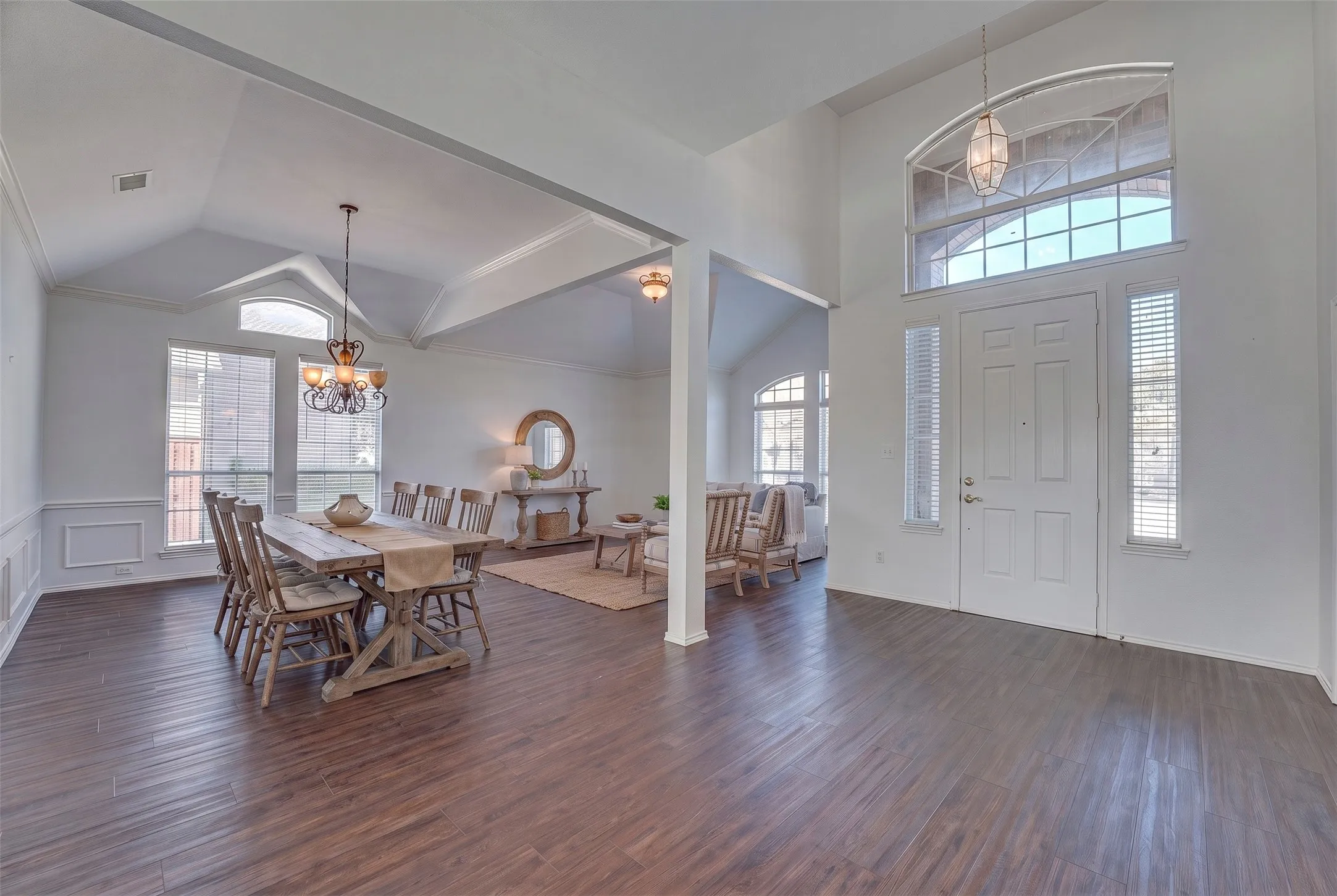 Single Family Residence For Sale in Collin County , 316 Mimosa Drive, Murphy, Texas 75094, 4 Bedroom, 2 Bathroom, 2 Garage spaces, 2,455 Sqft, built in 2001, mls#21351474, Real Estate Agent in Murphy, Homes For Sale in Collin county, Homes For Sale in Murphy, Realtor in Murphy Texas, Real Estate Brokerage Independent Realty Texas, Luminita Cordes Realtor