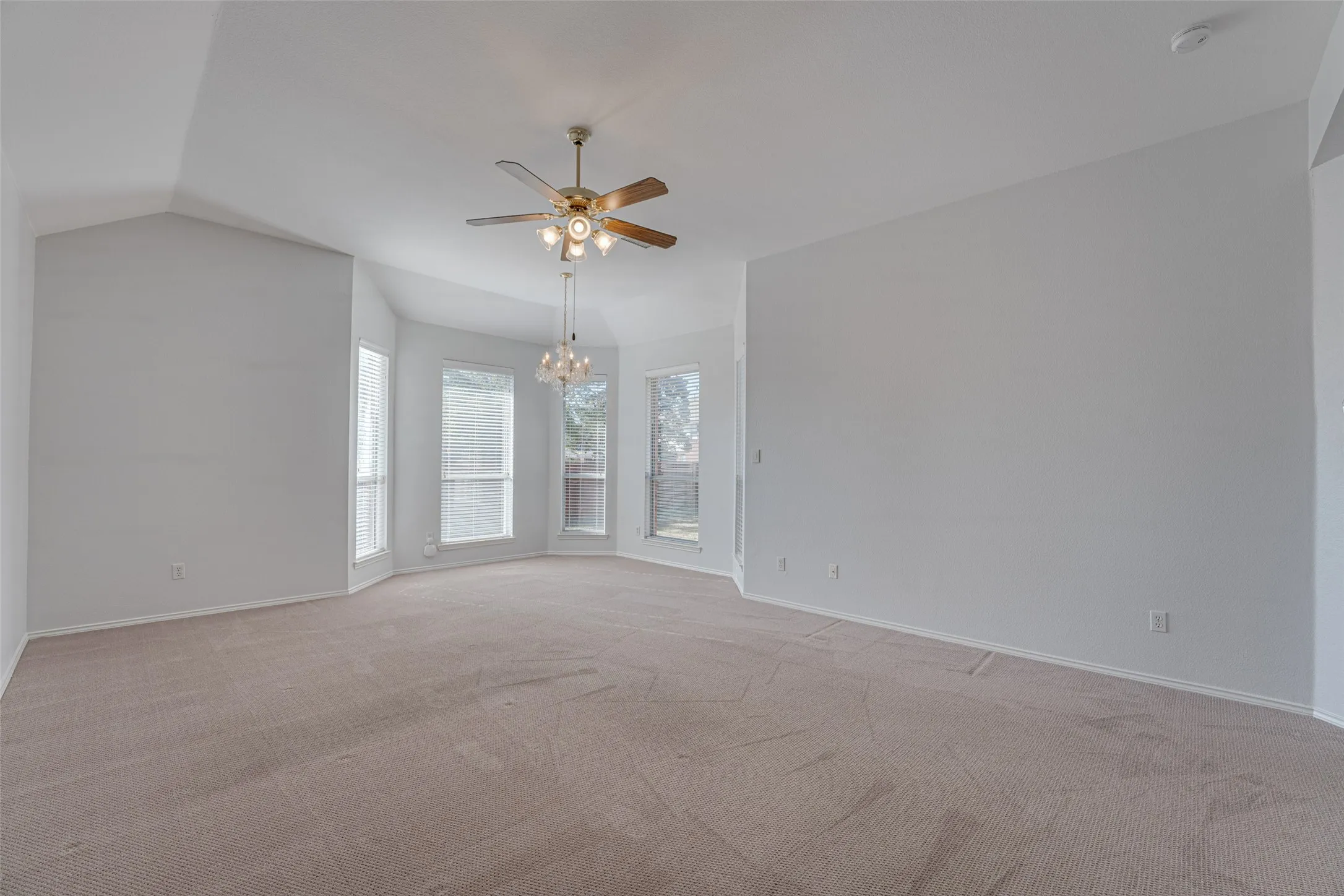 Single Family Residence For Sale in Collin County , 316 Mimosa Drive, Murphy, Texas 75094, 4 Bedroom, 2 Bathroom, 2 Garage spaces, 2,455 Sqft, built in 2001, mls#21351474, Real Estate Agent in Murphy, Homes For Sale in Collin county, Homes For Sale in Murphy, Realtor in Murphy Texas, Real Estate Brokerage Independent Realty Texas, Luminita Cordes Realtor