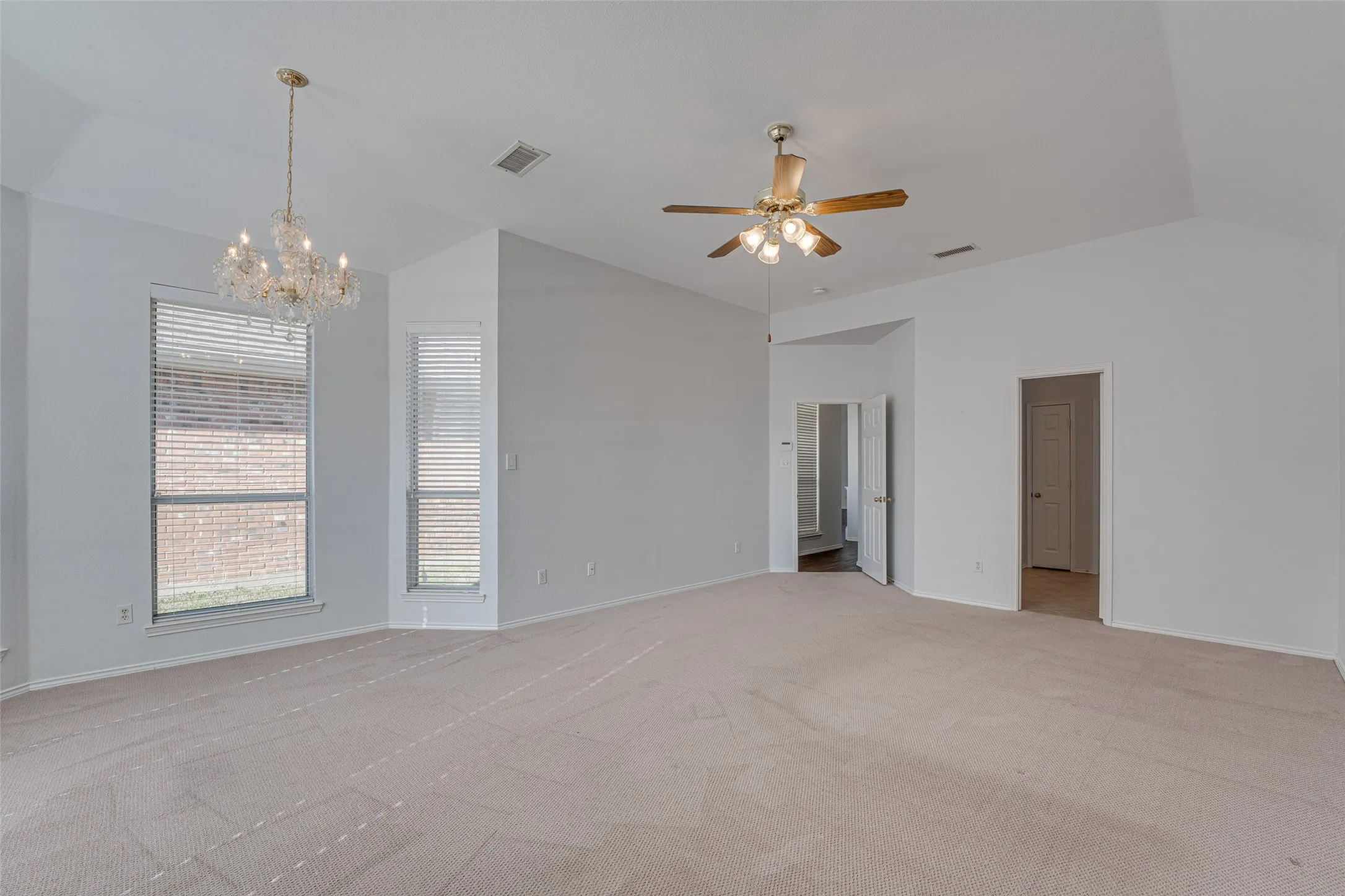 Single Family Residence For Sale in Collin County , 316 Mimosa Drive, Murphy, Texas 75094, 4 Bedroom, 2 Bathroom, 2 Garage spaces, 2,455 Sqft, built in 2001, mls#21351474, Real Estate Agent in Murphy, Homes For Sale in Collin county, Homes For Sale in Murphy, Realtor in Murphy Texas, Real Estate Brokerage Independent Realty Texas, Luminita Cordes Realtor