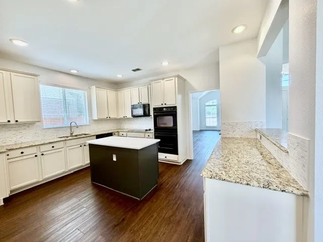 Single Family Residence For Sale in Collin County , 316 Mimosa Drive, Murphy, Texas 75094, 4 Bedroom, 2 Bathroom, 2 Garage spaces, 2,455 Sqft, built in 2001, mls#21351474, Real Estate Agent in Murphy, Homes For Sale in Collin county, Homes For Sale in Murphy, Realtor in Murphy Texas, Real Estate Brokerage Independent Realty Texas, Luminita Cordes Realtor