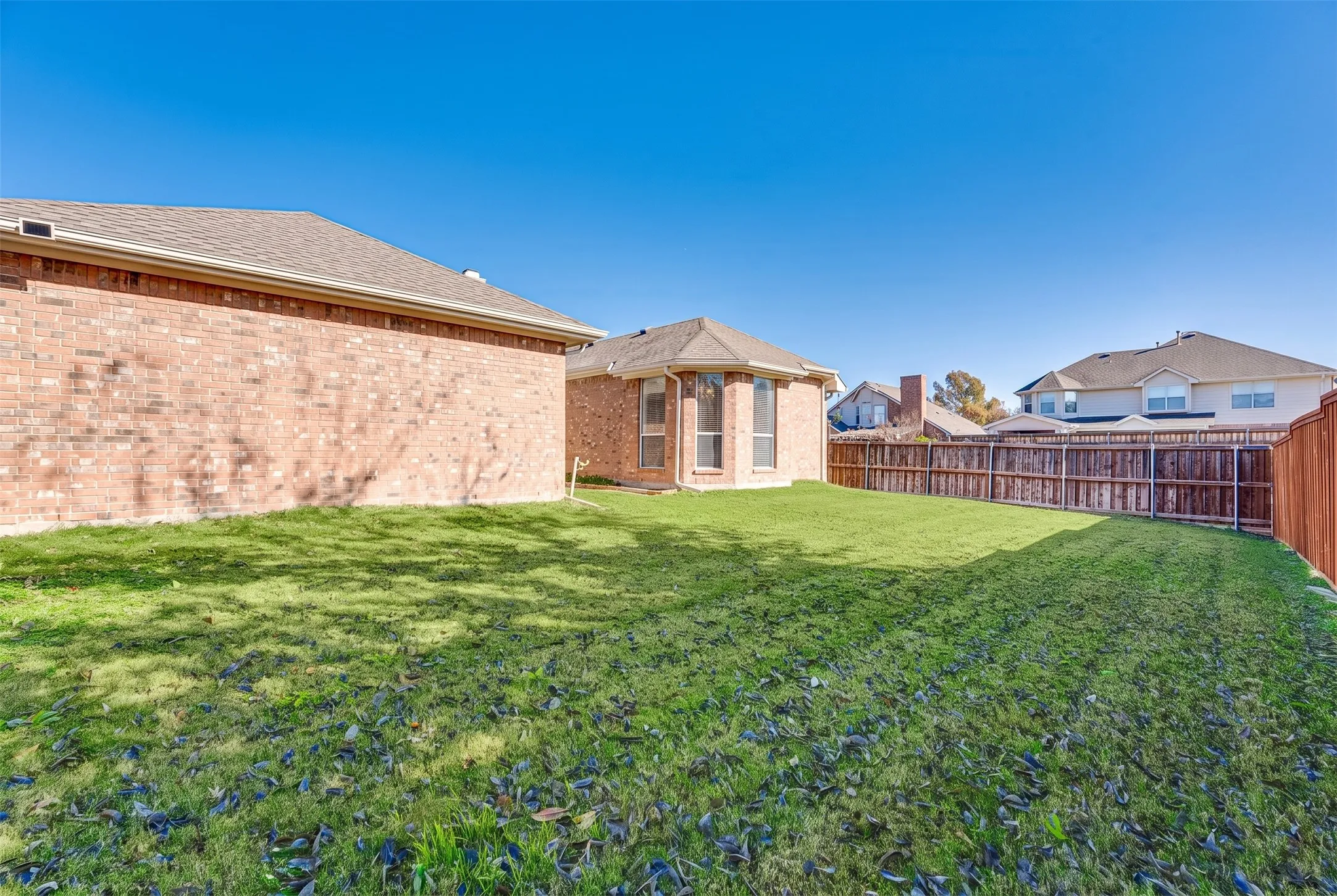 Single Family Residence For Sale in Collin County , 316 Mimosa Drive, Murphy, Texas 75094, 4 Bedroom, 2 Bathroom, 2 Garage spaces, 2,455 Sqft, built in 2001, mls#21351474, Real Estate Agent in Murphy, Homes For Sale in Collin county, Homes For Sale in Murphy, Realtor in Murphy Texas, Real Estate Brokerage Independent Realty Texas, Luminita Cordes Realtor