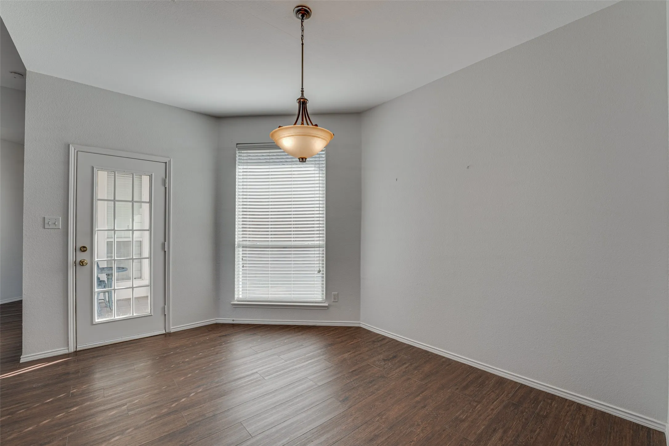 Single Family Residence For Sale in Collin County , 316 Mimosa Drive, Murphy, Texas 75094, 4 Bedroom, 2 Bathroom, 2 Garage spaces, 2,455 Sqft, built in 2001, mls#21351474, Real Estate Agent in Murphy, Homes For Sale in Collin county, Homes For Sale in Murphy, Realtor in Murphy Texas, Real Estate Brokerage Independent Realty Texas, Luminita Cordes Realtor