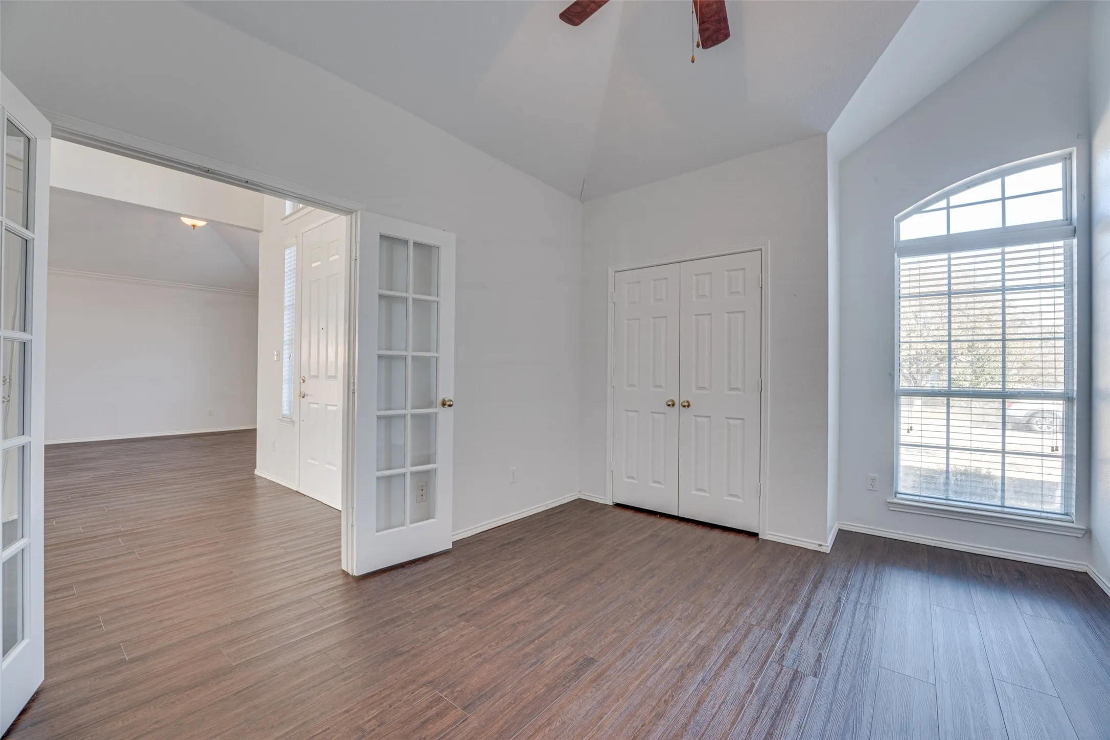 Single Family Residence For Sale in Collin County , 316 Mimosa Drive, Murphy, Texas 75094, 4 Bedroom, 2 Bathroom, 2 Garage spaces, 2,455 Sqft, built in 2001, mls#21351474, Real Estate Agent in Murphy, Homes For Sale in Collin county, Homes For Sale in Murphy, Realtor in Murphy Texas, Real Estate Brokerage Independent Realty Texas, Luminita Cordes Realtor