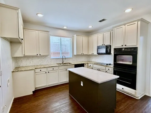 Single Family Residence For Sale in Collin County , 316 Mimosa Drive, Murphy, Texas 75094, 4 Bedroom, 2 Bathroom, 2 Garage spaces, 2,455 Sqft, built in 2001, mls#21351474, Real Estate Agent in Murphy, Homes For Sale in Collin county, Homes For Sale in Murphy, Realtor in Murphy Texas, Real Estate Brokerage Independent Realty Texas, Luminita Cordes Realtor