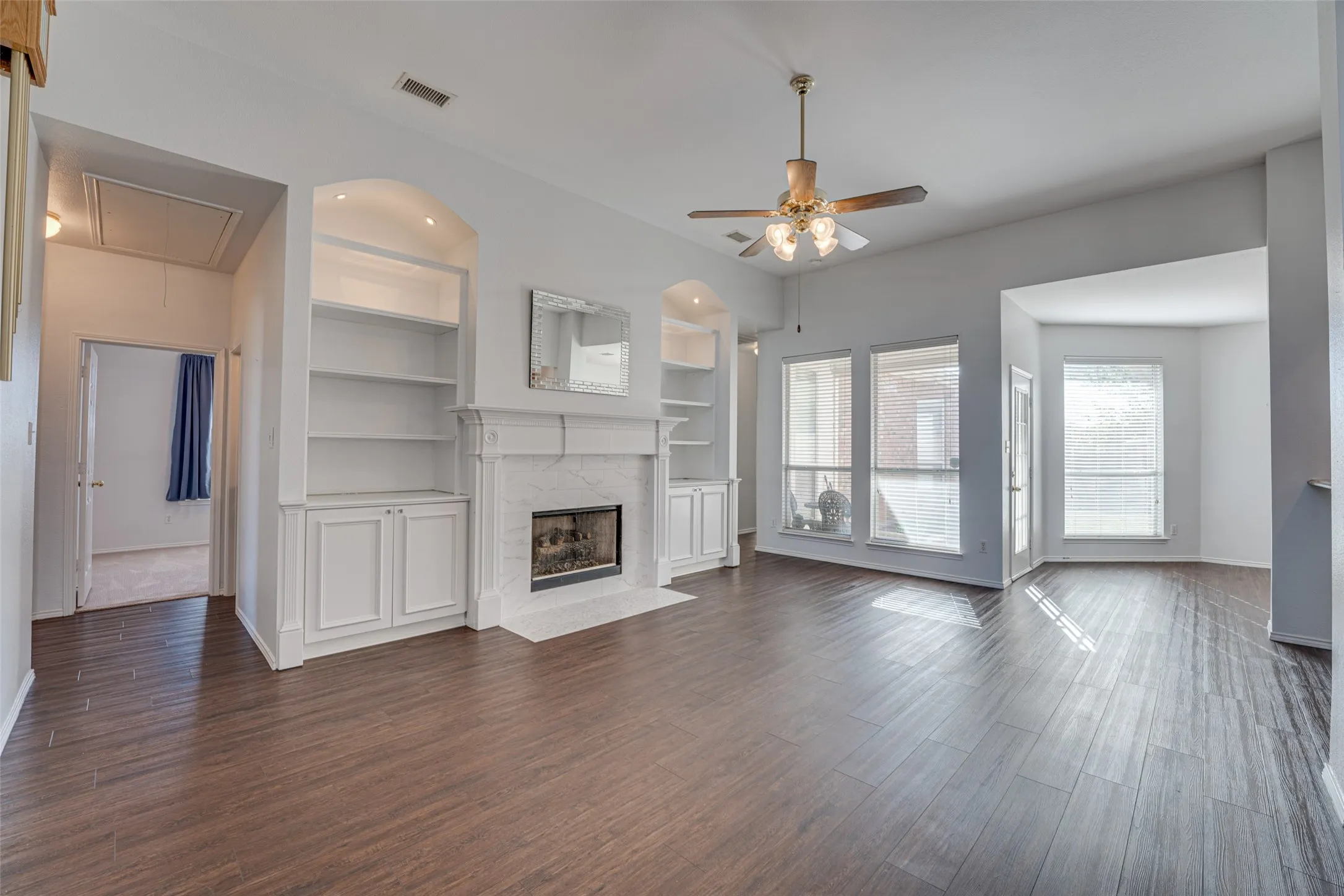 Single Family Residence For Sale in Collin County , 316 Mimosa Drive, Murphy, Texas 75094, 4 Bedroom, 2 Bathroom, 2 Garage spaces, 2,455 Sqft, built in 2001, mls#21351474, Real Estate Agent in Murphy, Homes For Sale in Collin county, Homes For Sale in Murphy, Realtor in Murphy Texas, Real Estate Brokerage Independent Realty Texas, Luminita Cordes Realtor