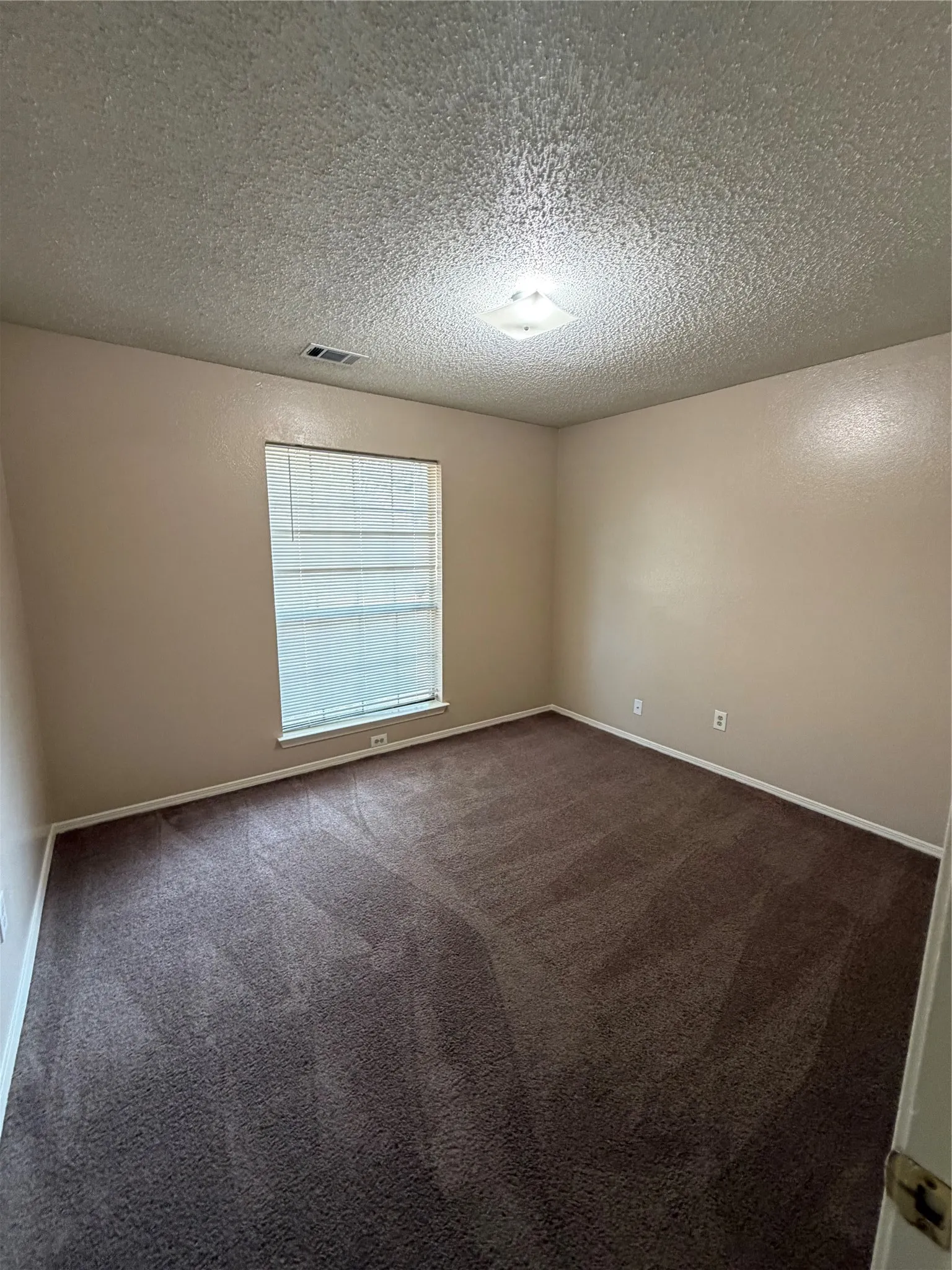 Single Family Residence For Rent in Dallas County , 1221 Castleman Drive, Cedar Hill, Texas 75104, 3 Bedroom, 2 Bathroom, 2 Garage spaces, 1,914 Sqft, built in 1986, mls#21352459, Real Estate Agent in Cedar Hill, Homes For Rent in Dallas county, Homes For Rent in Cedar Hill, Realtor in Cedar Hill Texas, Real Estate Brokerage Independent Realty Texas, Luminita Cordes Realtor