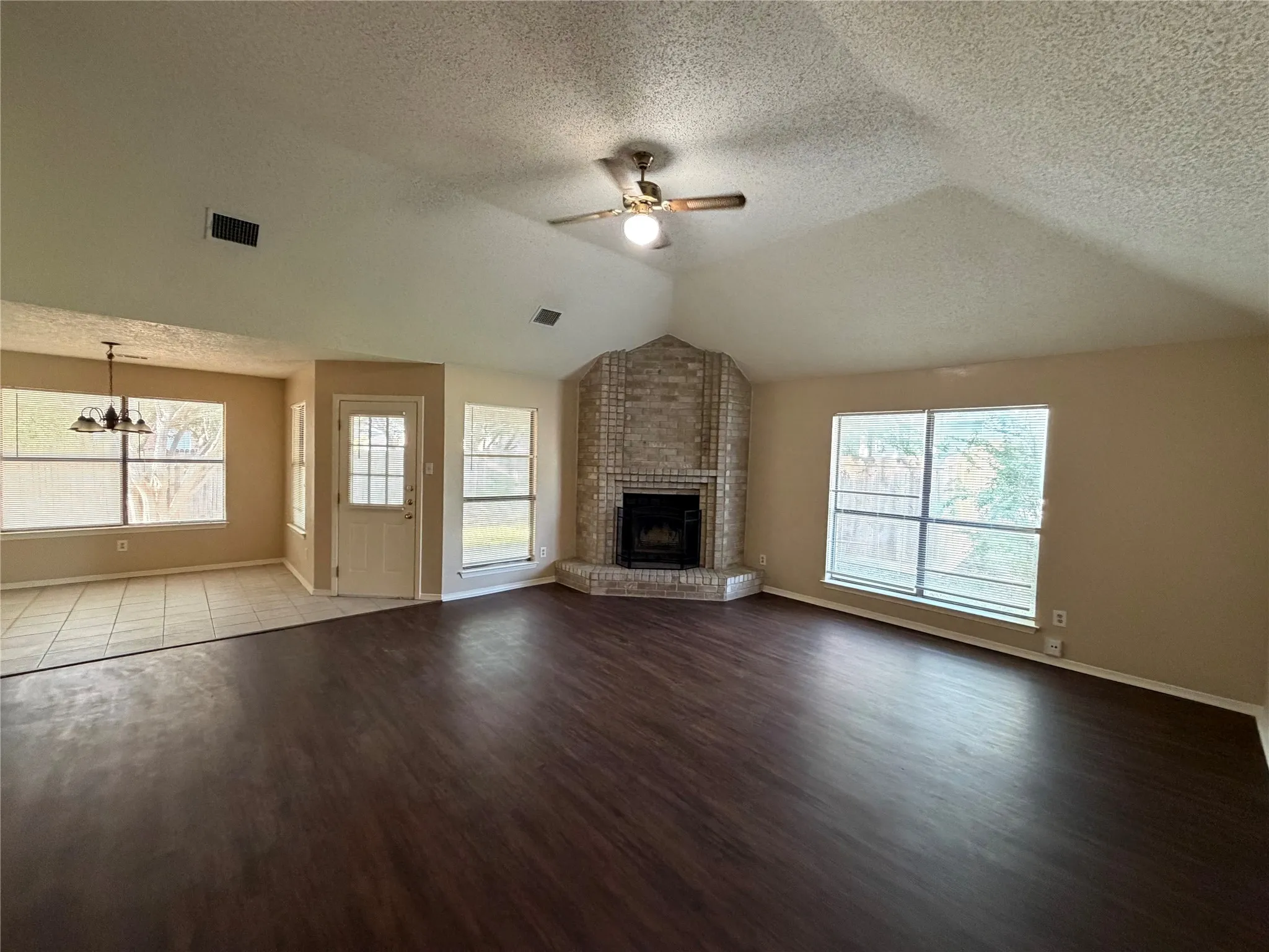 Single Family Residence For Rent in Dallas County , 1221 Castleman Drive, Cedar Hill, Texas 75104, 3 Bedroom, 2 Bathroom, 2 Garage spaces, 1,914 Sqft, built in 1986, mls#21352459, Real Estate Agent in Cedar Hill, Homes For Rent in Dallas county, Homes For Rent in Cedar Hill, Realtor in Cedar Hill Texas, Real Estate Brokerage Independent Realty Texas, Luminita Cordes Realtor