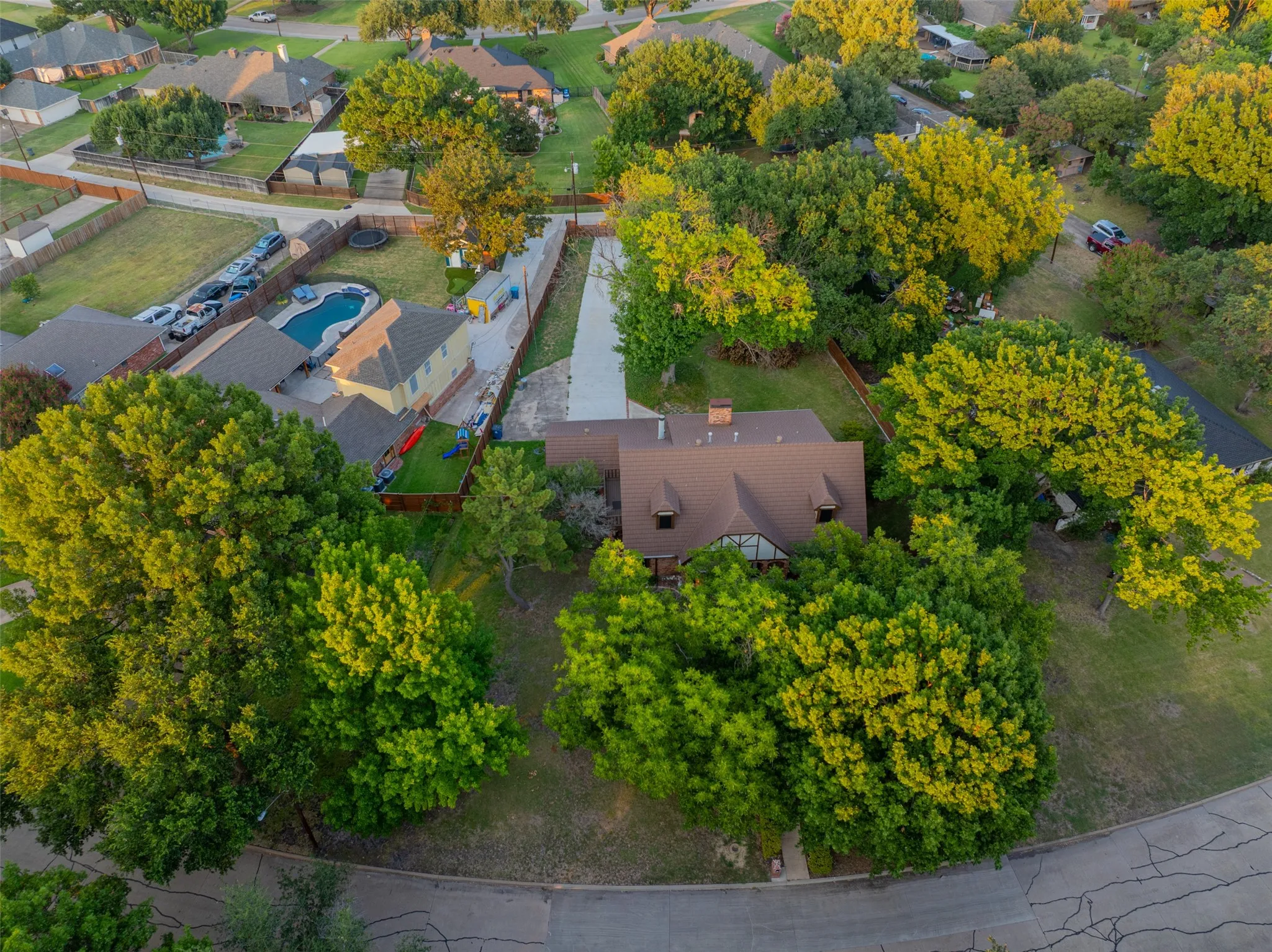 Single Family Residence For Sale in Dallas County , 212 Magic Lane, Sunnyvale, Texas 75182, 4 Bedroom, 5 Bathroom, 2 Garage spaces, 2,480 Sqft, built in 1980, Price $579,900, mls#21352291, Real Estate Agent in Sunnyvale, Homes For Sale in Dallas county, Homes For Sale in Sunnyvale, Realtor in Sunnyvale Texas, Real Estate Brokerage Independent Realty Texas, Luminita Cordes Realtor