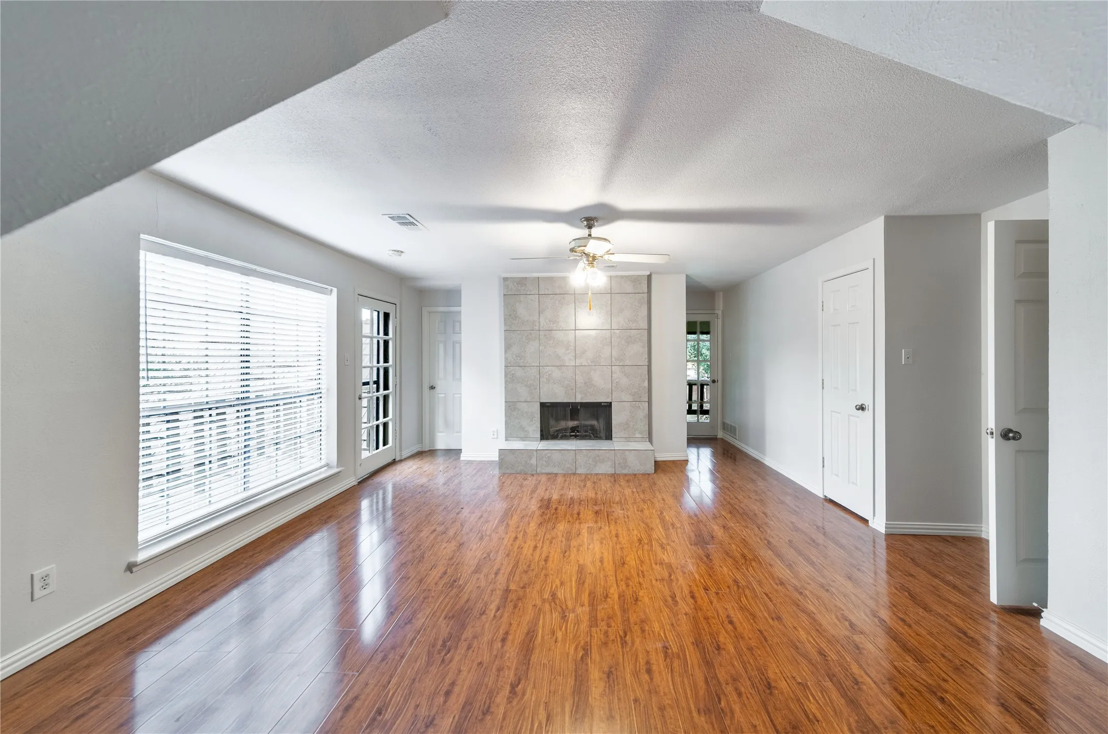 Single Family Residence For Sale in Dallas County , 212 Magic Lane, Sunnyvale, Texas 75182, 4 Bedroom, 5 Bathroom, 2 Garage spaces, 2,480 Sqft, built in 1980, Price $579,900, mls#21352291, Real Estate Agent in Sunnyvale, Homes For Sale in Dallas county, Homes For Sale in Sunnyvale, Realtor in Sunnyvale Texas, Real Estate Brokerage Independent Realty Texas, Luminita Cordes Realtor