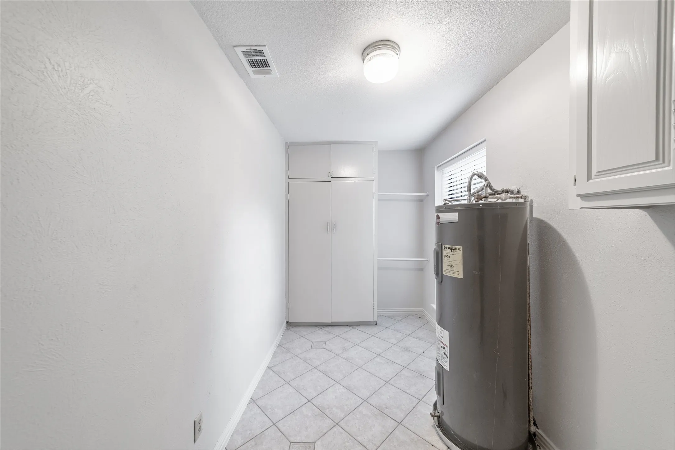 Single Family Residence For Sale in Dallas County , 212 Magic Lane, Sunnyvale, Texas 75182, 4 Bedroom, 5 Bathroom, 2 Garage spaces, 2,480 Sqft, built in 1980, Price $579,900, mls#21352291, Real Estate Agent in Sunnyvale, Homes For Sale in Dallas county, Homes For Sale in Sunnyvale, Realtor in Sunnyvale Texas, Real Estate Brokerage Independent Realty Texas, Luminita Cordes Realtor