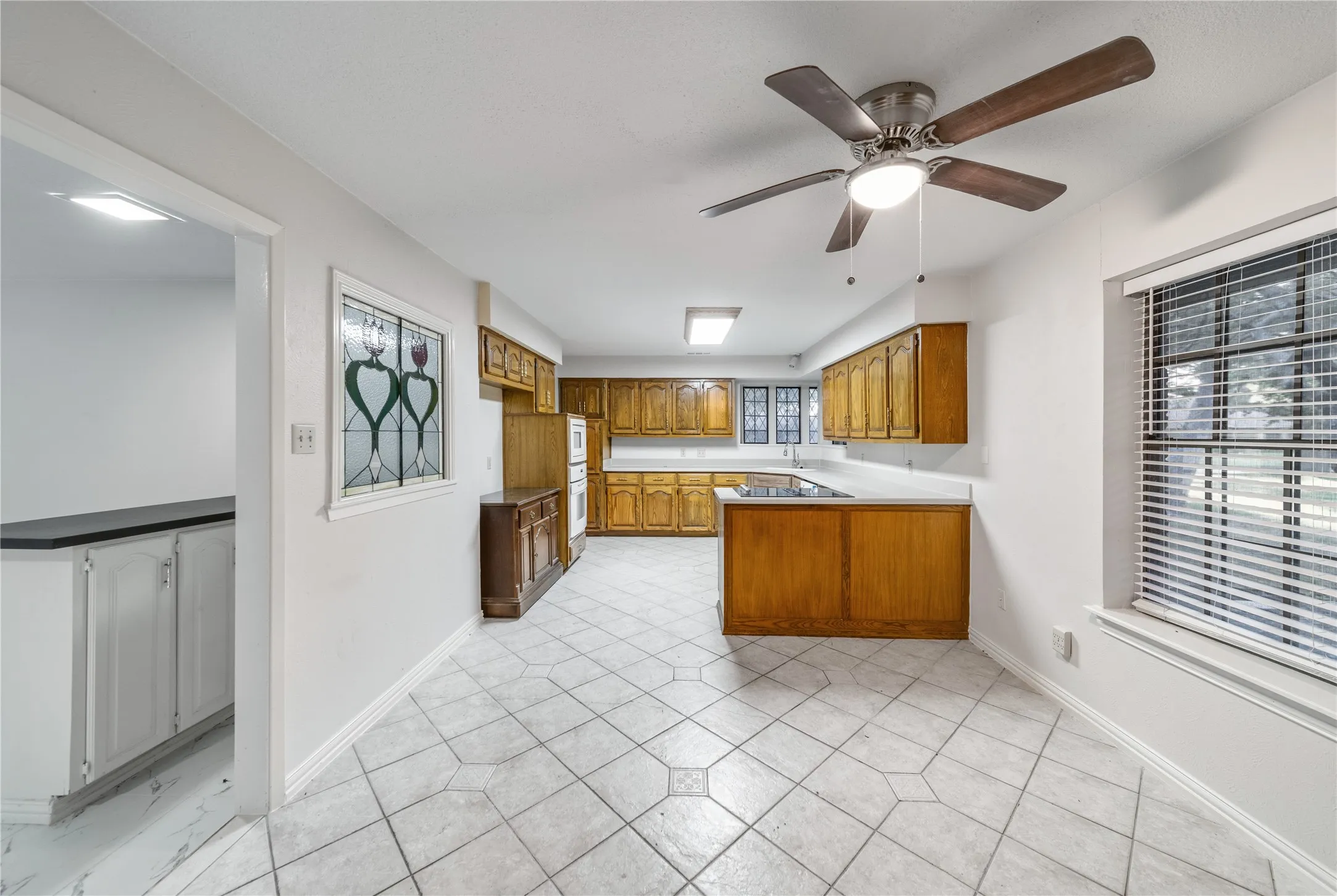 Single Family Residence For Sale in Dallas County , 212 Magic Lane, Sunnyvale, Texas 75182, 4 Bedroom, 5 Bathroom, 2 Garage spaces, 2,480 Sqft, built in 1980, Price $579,900, mls#21352291, Real Estate Agent in Sunnyvale, Homes For Sale in Dallas county, Homes For Sale in Sunnyvale, Realtor in Sunnyvale Texas, Real Estate Brokerage Independent Realty Texas, Luminita Cordes Realtor