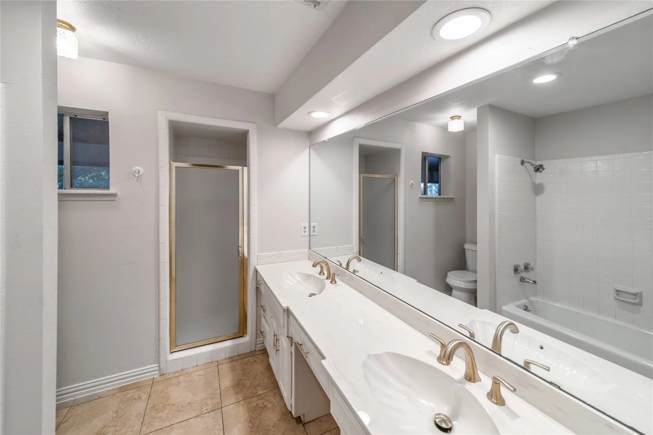 Single Family Residence For Sale in Dallas County , 212 Magic Lane, Sunnyvale, Texas 75182, 4 Bedroom, 5 Bathroom, 2 Garage spaces, 2,480 Sqft, built in 1980, Price $579,900, mls#21352291, Real Estate Agent in Sunnyvale, Homes For Sale in Dallas county, Homes For Sale in Sunnyvale, Realtor in Sunnyvale Texas, Real Estate Brokerage Independent Realty Texas, Luminita Cordes Realtor