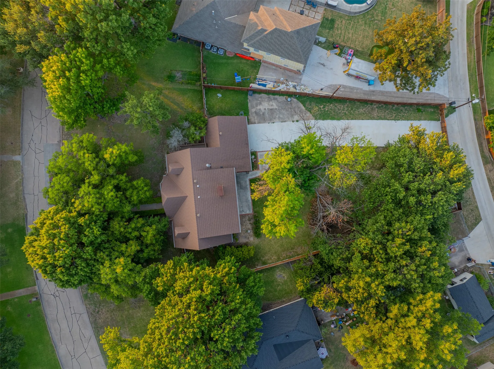 Single Family Residence For Sale in Dallas County , 212 Magic Lane, Sunnyvale, Texas 75182, 4 Bedroom, 5 Bathroom, 2 Garage spaces, 2,480 Sqft, built in 1980, Price $579,900, mls#21352291, Real Estate Agent in Sunnyvale, Homes For Sale in Dallas county, Homes For Sale in Sunnyvale, Realtor in Sunnyvale Texas, Real Estate Brokerage Independent Realty Texas, Luminita Cordes Realtor