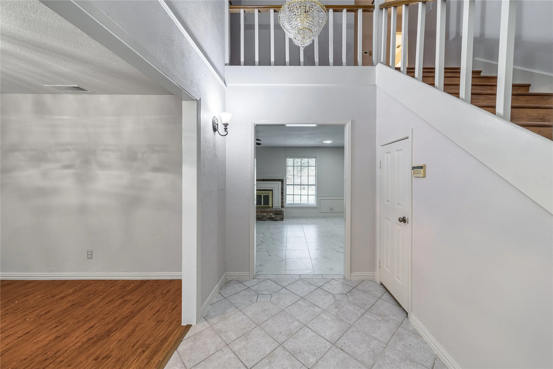Single Family Residence For Sale in Dallas County , 212 Magic Lane, Sunnyvale, Texas 75182, 4 Bedroom, 5 Bathroom, 2 Garage spaces, 2,480 Sqft, built in 1980, Price $579,900, mls#21352291, Real Estate Agent in Sunnyvale, Homes For Sale in Dallas county, Homes For Sale in Sunnyvale, Realtor in Sunnyvale Texas, Real Estate Brokerage Independent Realty Texas, Luminita Cordes Realtor
