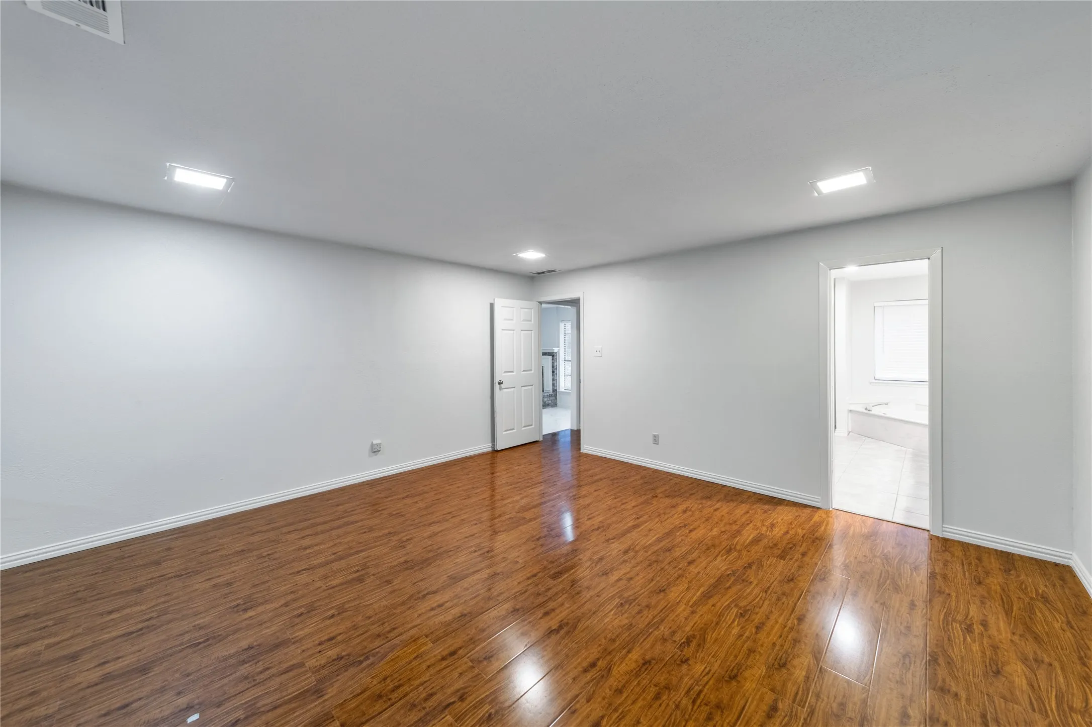 Single Family Residence For Sale in Dallas County , 212 Magic Lane, Sunnyvale, Texas 75182, 4 Bedroom, 5 Bathroom, 2 Garage spaces, 2,480 Sqft, built in 1980, Price $579,900, mls#21352291, Real Estate Agent in Sunnyvale, Homes For Sale in Dallas county, Homes For Sale in Sunnyvale, Realtor in Sunnyvale Texas, Real Estate Brokerage Independent Realty Texas, Luminita Cordes Realtor