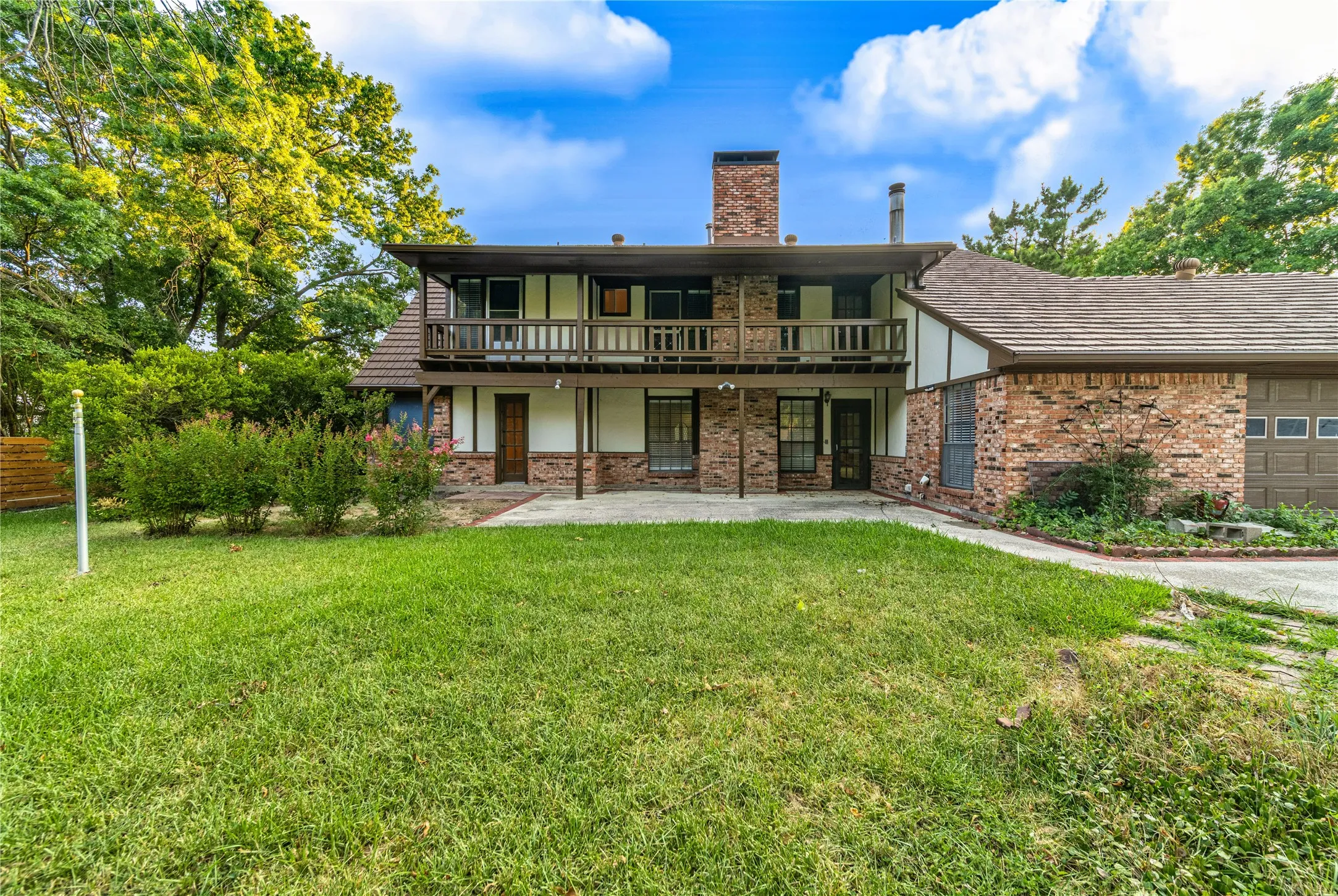 Single Family Residence For Sale in Dallas County , 212 Magic Lane, Sunnyvale, Texas 75182, 4 Bedroom, 5 Bathroom, 2 Garage spaces, 2,480 Sqft, built in 1980, Price $579,900, mls#21352291, Real Estate Agent in Sunnyvale, Homes For Sale in Dallas county, Homes For Sale in Sunnyvale, Realtor in Sunnyvale Texas, Real Estate Brokerage Independent Realty Texas, Luminita Cordes Realtor