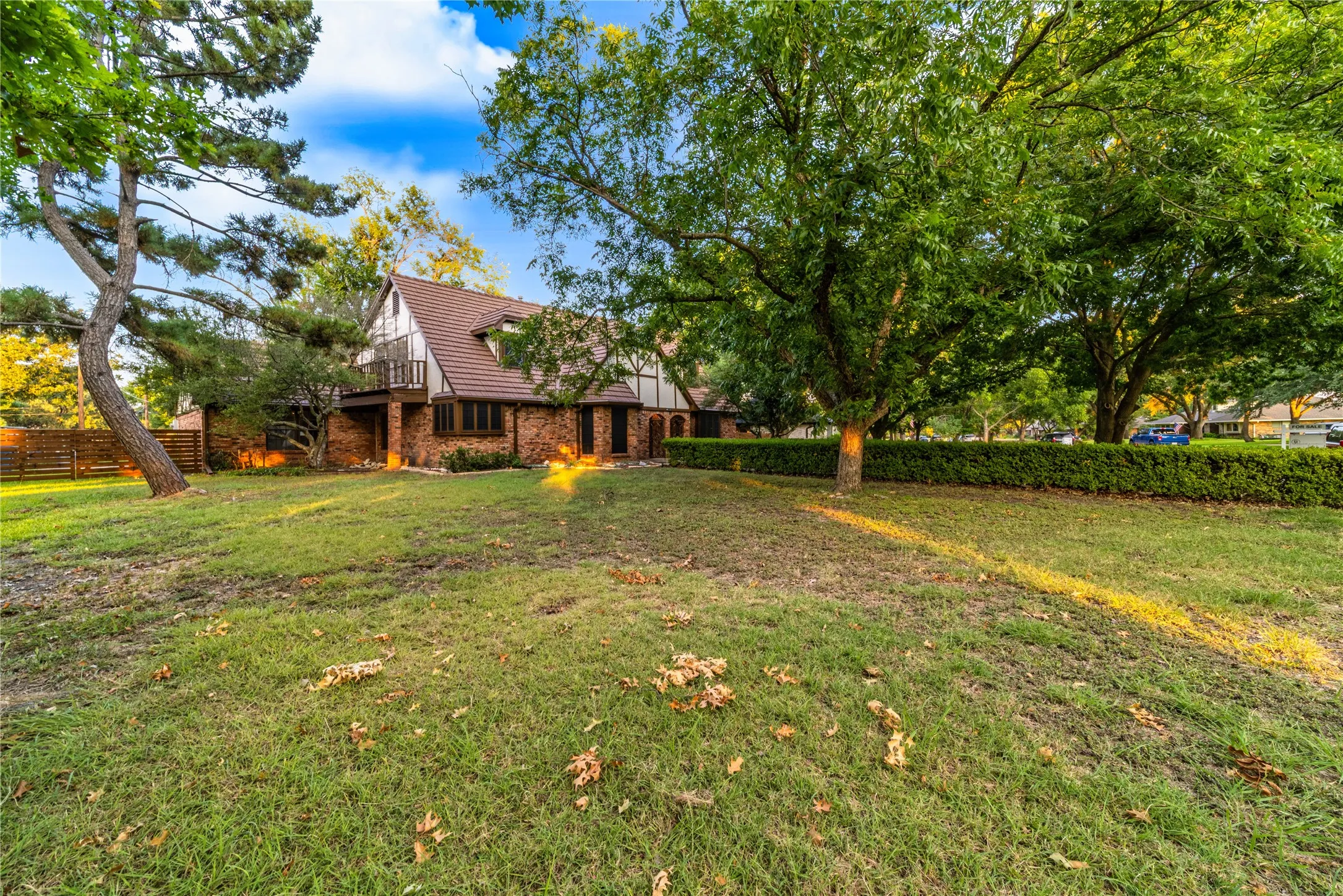 Single Family Residence For Sale in Dallas County , 212 Magic Lane, Sunnyvale, Texas 75182, 4 Bedroom, 5 Bathroom, 2 Garage spaces, 2,480 Sqft, built in 1980, Price $579,900, mls#21352291, Real Estate Agent in Sunnyvale, Homes For Sale in Dallas county, Homes For Sale in Sunnyvale, Realtor in Sunnyvale Texas, Real Estate Brokerage Independent Realty Texas, Luminita Cordes Realtor