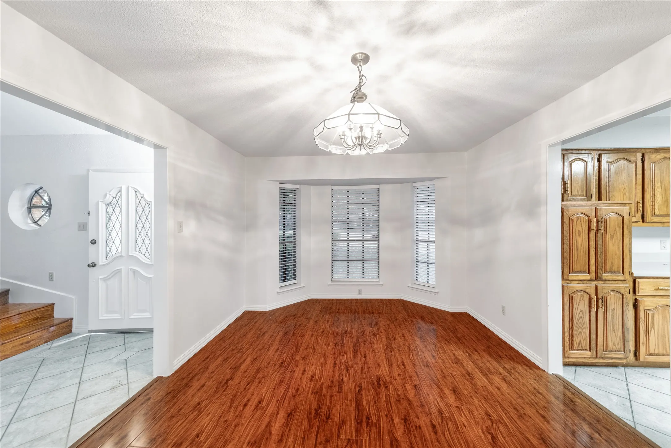Single Family Residence For Sale in Dallas County , 212 Magic Lane, Sunnyvale, Texas 75182, 4 Bedroom, 5 Bathroom, 2 Garage spaces, 2,480 Sqft, built in 1980, Price $579,900, mls#21352291, Real Estate Agent in Sunnyvale, Homes For Sale in Dallas county, Homes For Sale in Sunnyvale, Realtor in Sunnyvale Texas, Real Estate Brokerage Independent Realty Texas, Luminita Cordes Realtor