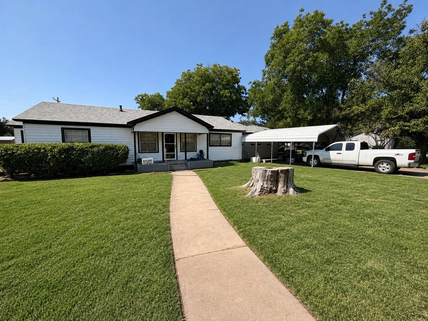 Single Family Residence For Sale in Haskell County , 925 N 6th Street, Haskell, Texas 79521, 4 Bedroom, 2 Bathroom, 2 Garage spaces, 1,794 Sqft, built in 1947, mls#21350424, Real Estate Agent in Haskell, Homes For Sale in Haskell county, Homes For Sale in Haskell, Realtor in Haskell Texas, Real Estate Brokerage Independent Realty Texas, Luminita Cordes Realtor
