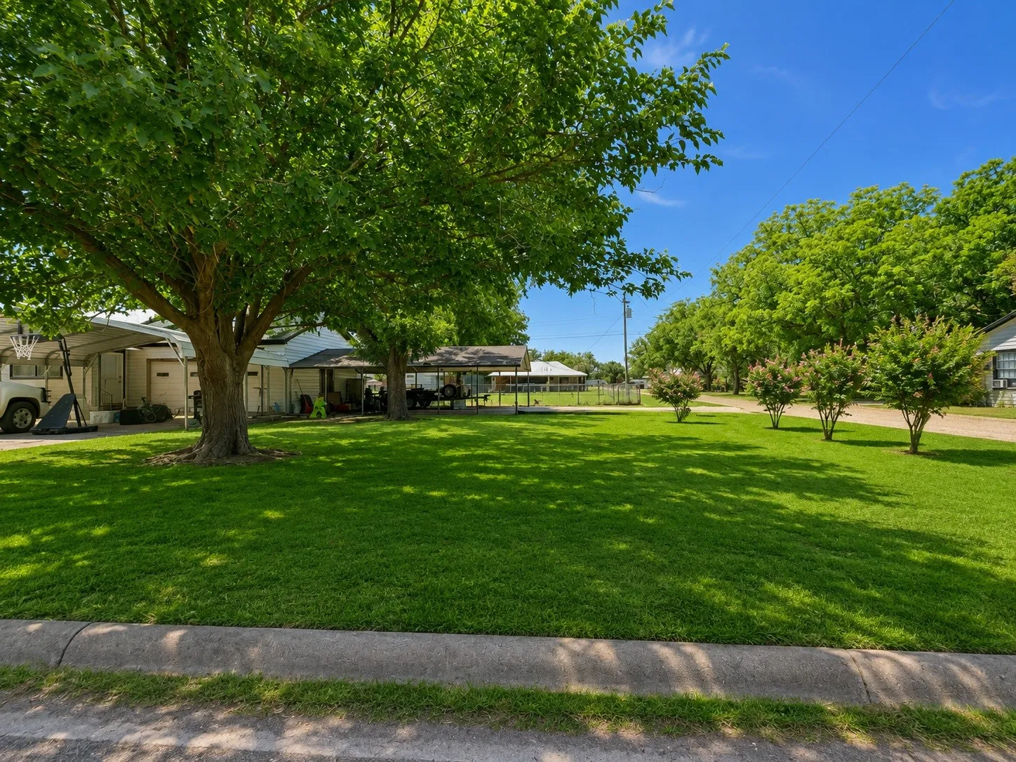 Single Family Residence For Sale in Haskell County , 925 N 6th Street, Haskell, Texas 79521, 4 Bedroom, 2 Bathroom, 2 Garage spaces, 1,794 Sqft, built in 1947, mls#21350424, Real Estate Agent in Haskell, Homes For Sale in Haskell county, Homes For Sale in Haskell, Realtor in Haskell Texas, Real Estate Brokerage Independent Realty Texas, Luminita Cordes Realtor