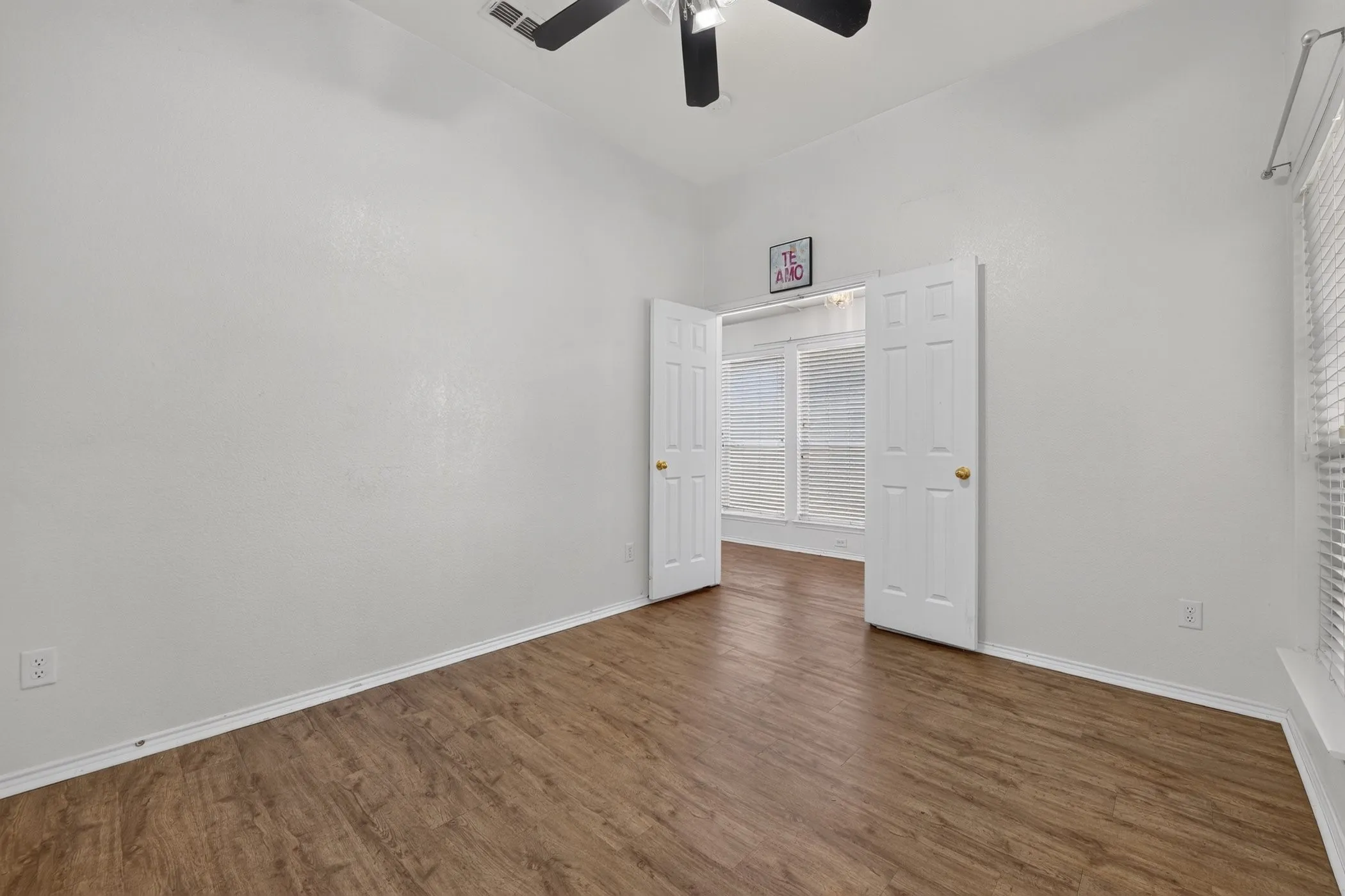 Single Family Residence For Rent in Tarrant County , 803 E Alexander Lane, Euless, Texas 76040, 4 Bedroom, 4 Bathroom, 2 Garage spaces, 1,950 Sqft, built in 2004, mls#21352470, Real Estate Agent in Euless, Homes For Rent in Tarrant county, Homes For Rent in Euless, Realtor in Euless Texas, Real Estate Brokerage Independent Realty Texas, Luminita Cordes Realtor