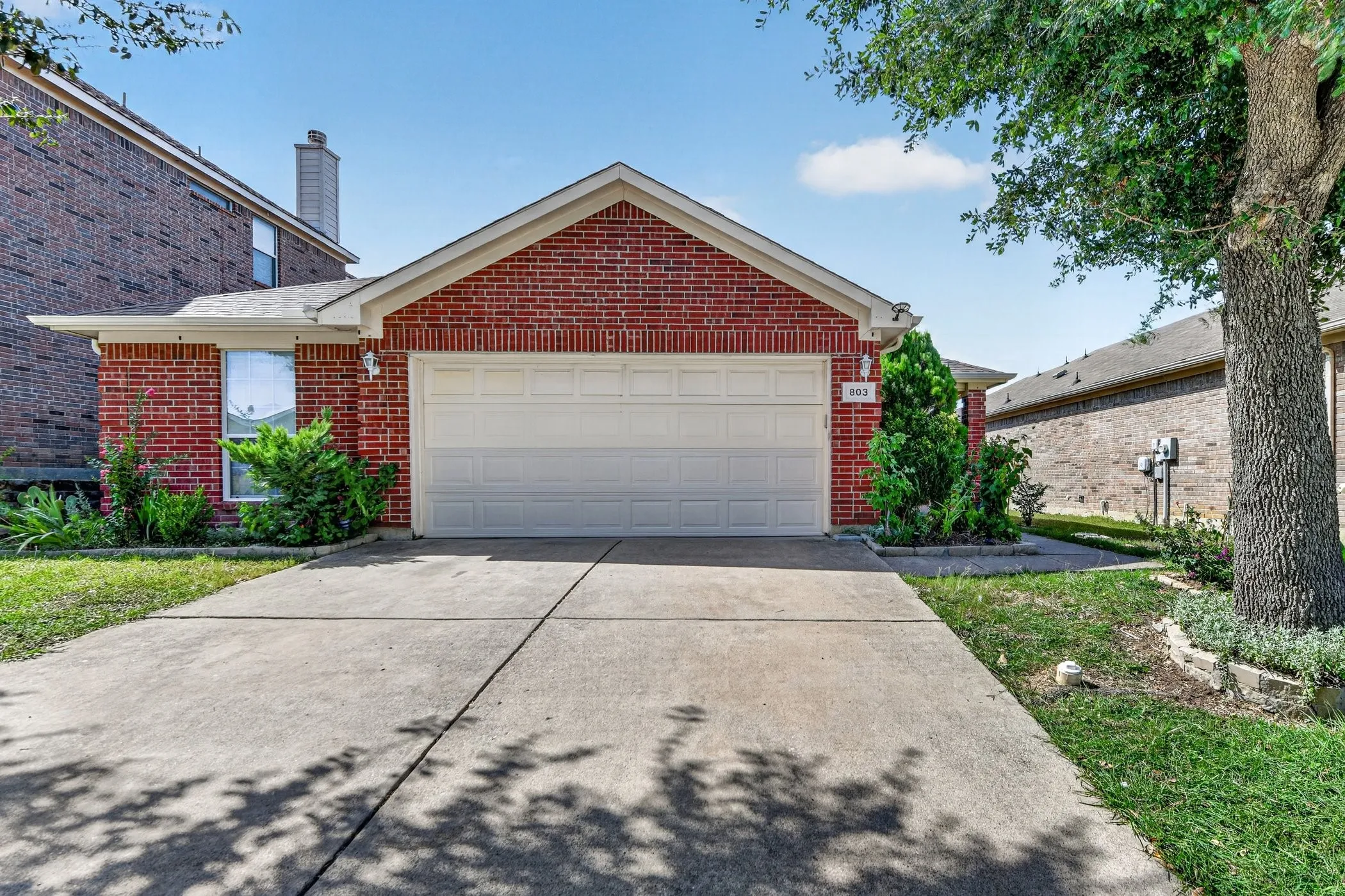 Single Family Residence For Rent in Tarrant County , 803 E Alexander Lane, Euless, Texas 76040, 4 Bedroom, 4 Bathroom, 2 Garage spaces, 1,950 Sqft, built in 2004, mls#21352470, Real Estate Agent in Euless, Homes For Rent in Tarrant county, Homes For Rent in Euless, Realtor in Euless Texas, Real Estate Brokerage Independent Realty Texas, Luminita Cordes Realtor