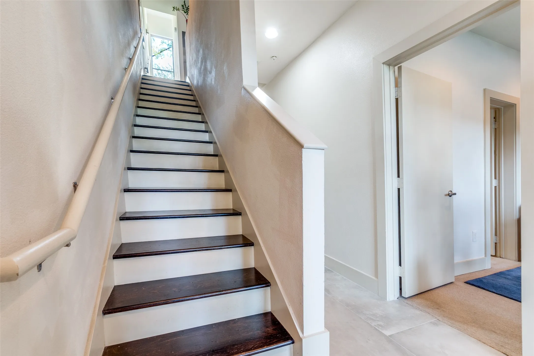 Condominium For Rent in Dallas County , 4111 Newton Avenue 25, Dallas, Texas 75219, 2 Bedroom, 3 Bathroom, 2 Garage spaces, 2,031 Sqft, built in 2007, mls#21352192, Real Estate Agent in Dallas, Homes For Rent in Dallas county, Homes For Rent in Dallas, Realtor in Dallas Texas, Real Estate Brokerage Independent Realty Texas, Luminita Cordes Realtor