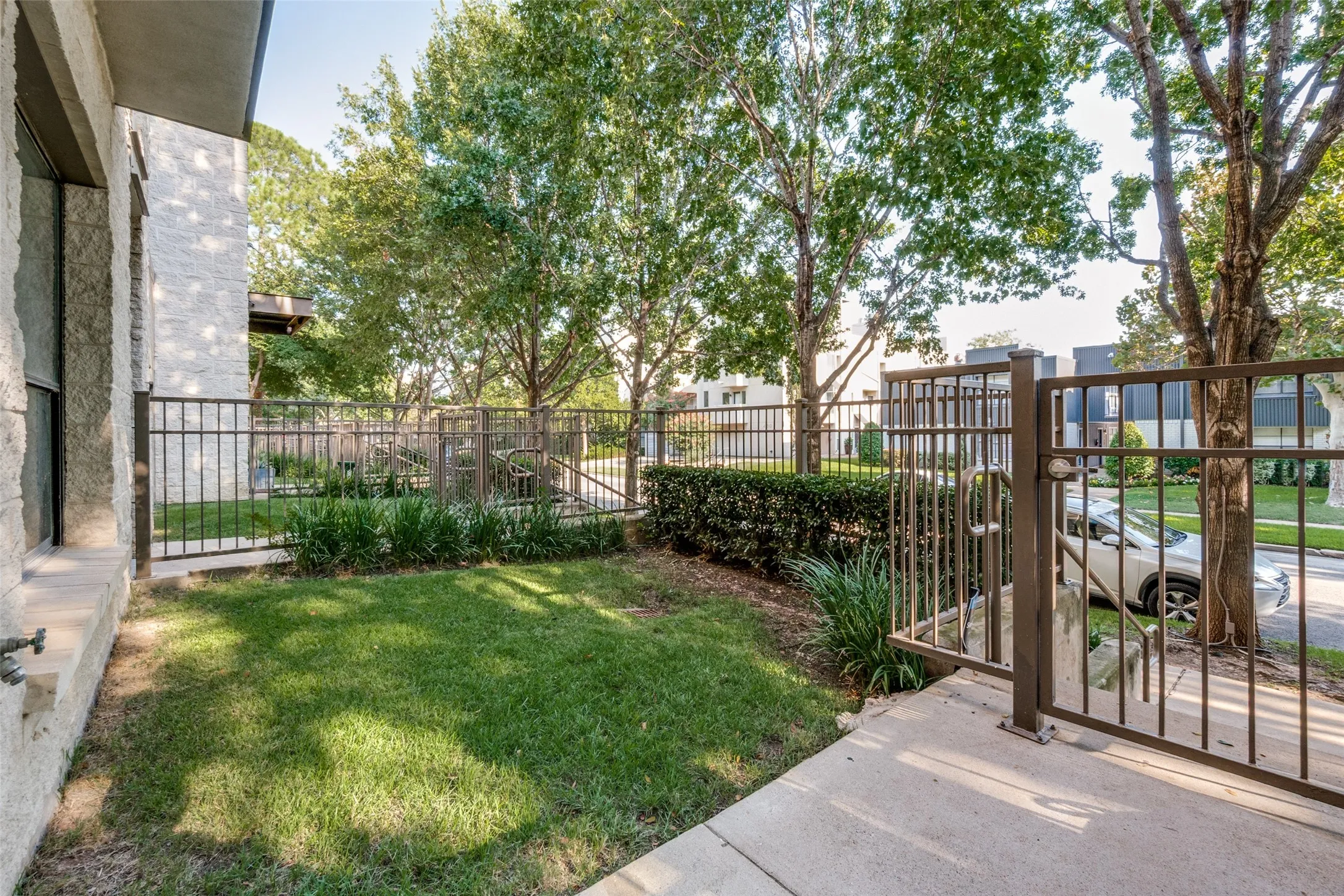 Condominium For Rent in Dallas County , 4111 Newton Avenue 25, Dallas, Texas 75219, 2 Bedroom, 3 Bathroom, 2 Garage spaces, 2,031 Sqft, built in 2007, mls#21352192, Real Estate Agent in Dallas, Homes For Rent in Dallas county, Homes For Rent in Dallas, Realtor in Dallas Texas, Real Estate Brokerage Independent Realty Texas, Luminita Cordes Realtor