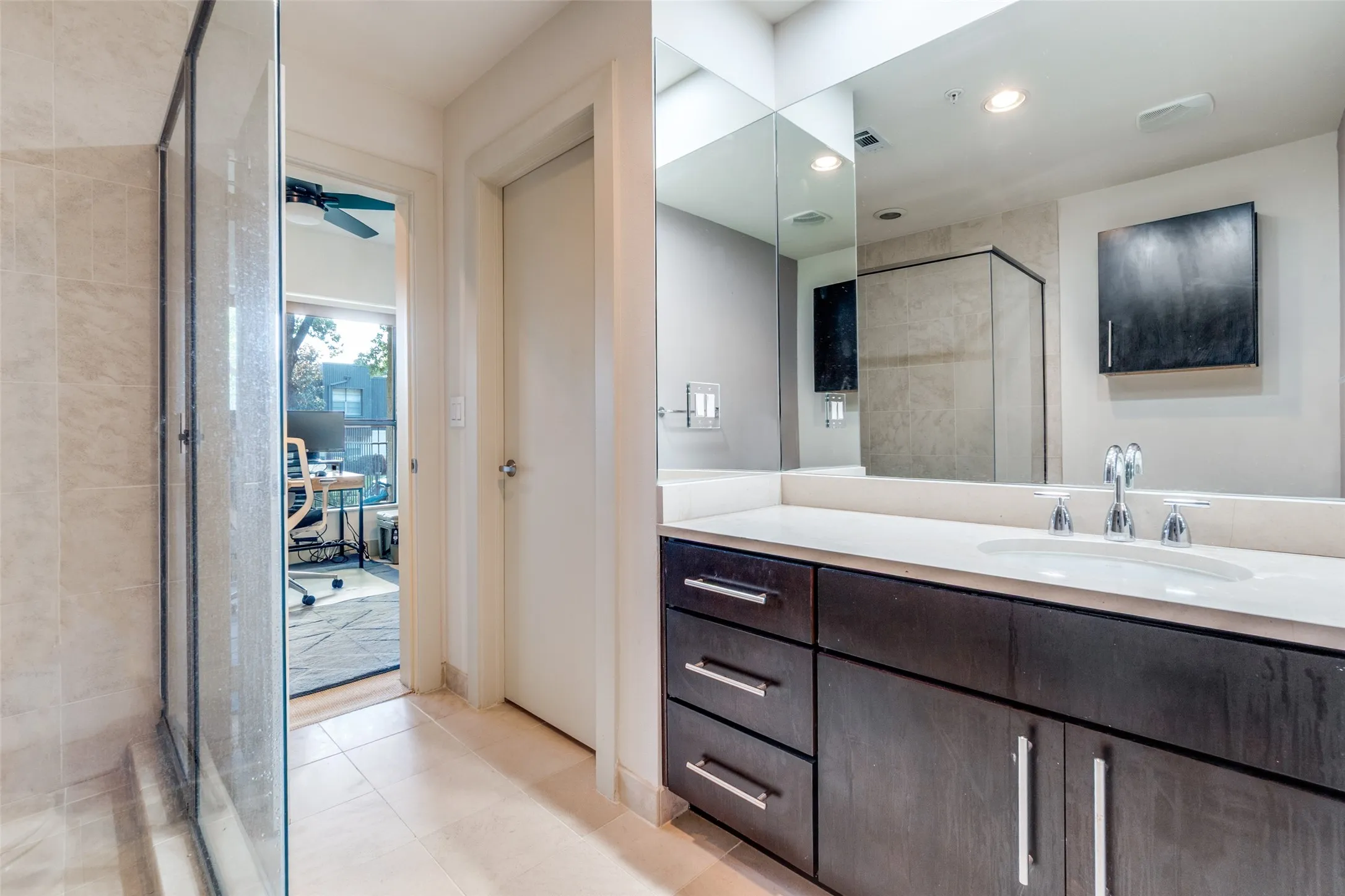 Condominium For Rent in Dallas County , 4111 Newton Avenue 25, Dallas, Texas 75219, 2 Bedroom, 3 Bathroom, 2 Garage spaces, 2,031 Sqft, built in 2007, mls#21352192, Real Estate Agent in Dallas, Homes For Rent in Dallas county, Homes For Rent in Dallas, Realtor in Dallas Texas, Real Estate Brokerage Independent Realty Texas, Luminita Cordes Realtor