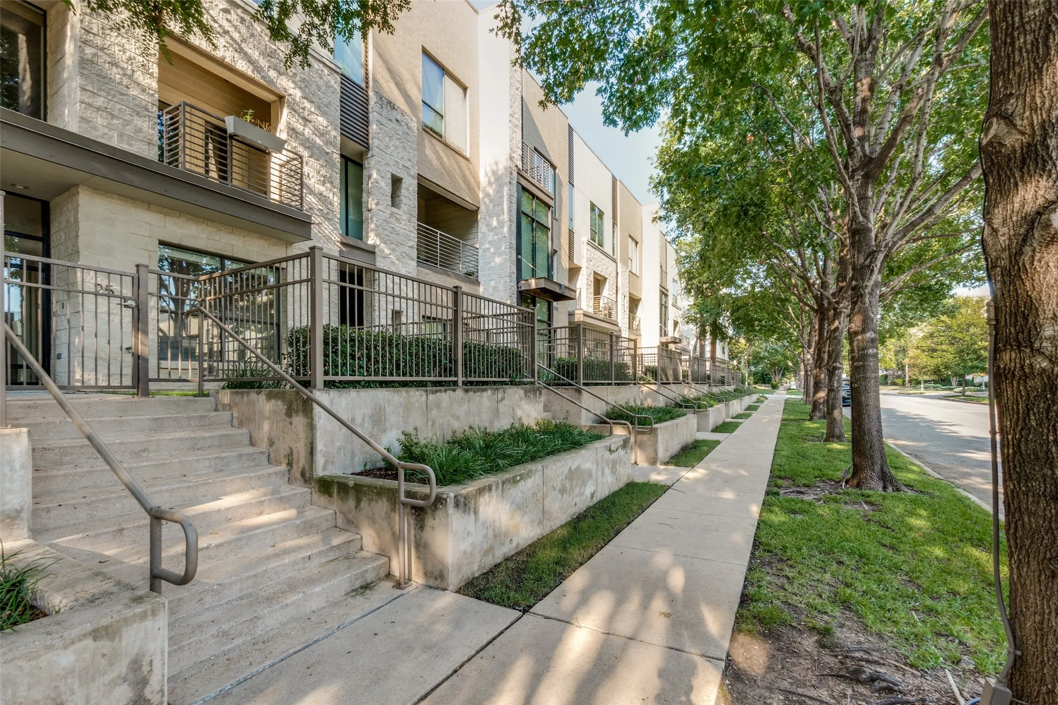 Condominium For Rent in Dallas County , 4111 Newton Avenue 25, Dallas, Texas 75219, 2 Bedroom, 3 Bathroom, 2 Garage spaces, 2,031 Sqft, built in 2007, mls#21352192, Real Estate Agent in Dallas, Homes For Rent in Dallas county, Homes For Rent in Dallas, Realtor in Dallas Texas, Real Estate Brokerage Independent Realty Texas, Luminita Cordes Realtor