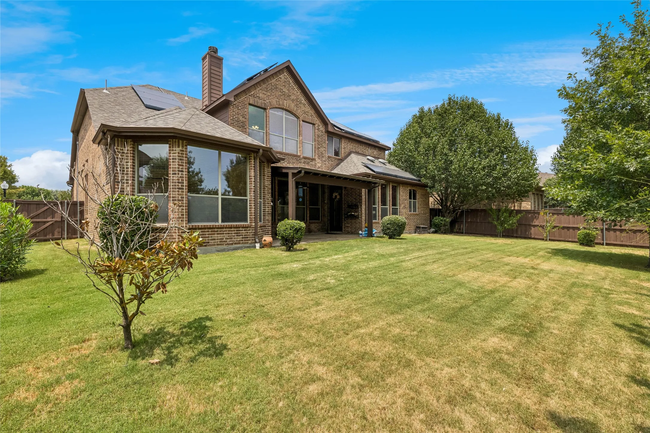 Single Family Residence For Sale in Tarrant County , 2655 Waterfront Drive, Grand Prairie, Texas 75054, 5 Bedroom, 4 Bathroom, 3 Garage spaces, 3,603 Sqft, built in 2006, mls#21342605, Real Estate Agent in Grand Prairie, Homes For Sale in Tarrant county, Homes For Sale in Grand Prairie, Realtor in Grand Prairie Texas, Real Estate Brokerage Independent Realty Texas, Luminita Cordes Realtor