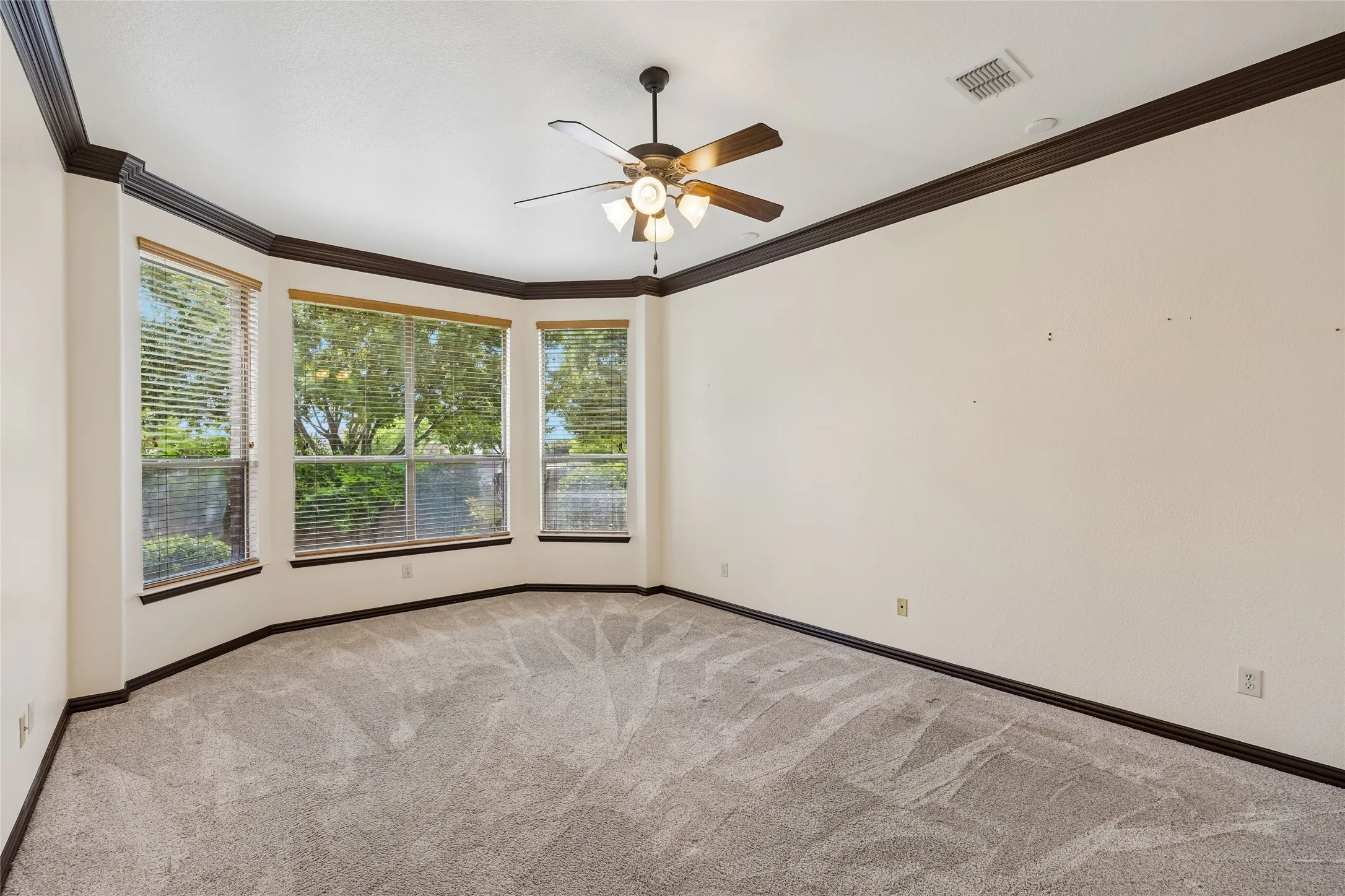 Single Family Residence For Sale in Tarrant County , 2655 Waterfront Drive, Grand Prairie, Texas 75054, 5 Bedroom, 4 Bathroom, 3 Garage spaces, 3,603 Sqft, built in 2006, mls#21342605, Real Estate Agent in Grand Prairie, Homes For Sale in Tarrant county, Homes For Sale in Grand Prairie, Realtor in Grand Prairie Texas, Real Estate Brokerage Independent Realty Texas, Luminita Cordes Realtor