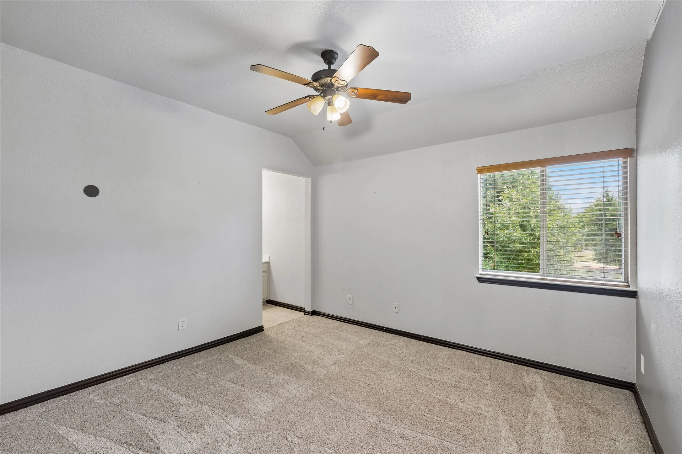 Single Family Residence For Sale in Tarrant County , 2655 Waterfront Drive, Grand Prairie, Texas 75054, 5 Bedroom, 4 Bathroom, 3 Garage spaces, 3,603 Sqft, built in 2006, mls#21342605, Real Estate Agent in Grand Prairie, Homes For Sale in Tarrant county, Homes For Sale in Grand Prairie, Realtor in Grand Prairie Texas, Real Estate Brokerage Independent Realty Texas, Luminita Cordes Realtor