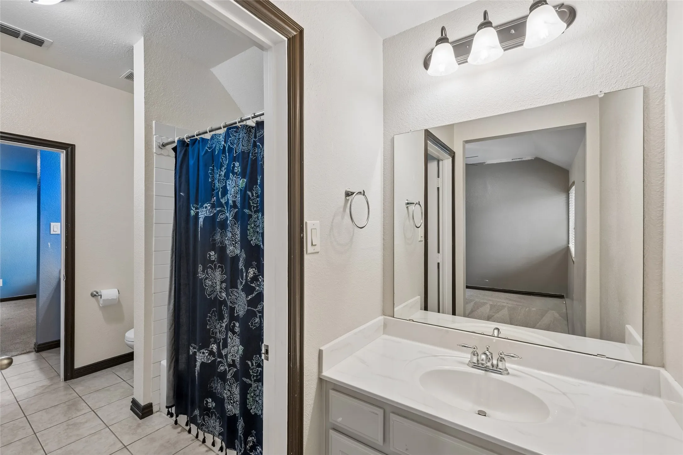 Single Family Residence For Sale in Tarrant County , 2655 Waterfront Drive, Grand Prairie, Texas 75054, 5 Bedroom, 4 Bathroom, 3 Garage spaces, 3,603 Sqft, built in 2006, mls#21342605, Real Estate Agent in Grand Prairie, Homes For Sale in Tarrant county, Homes For Sale in Grand Prairie, Realtor in Grand Prairie Texas, Real Estate Brokerage Independent Realty Texas, Luminita Cordes Realtor