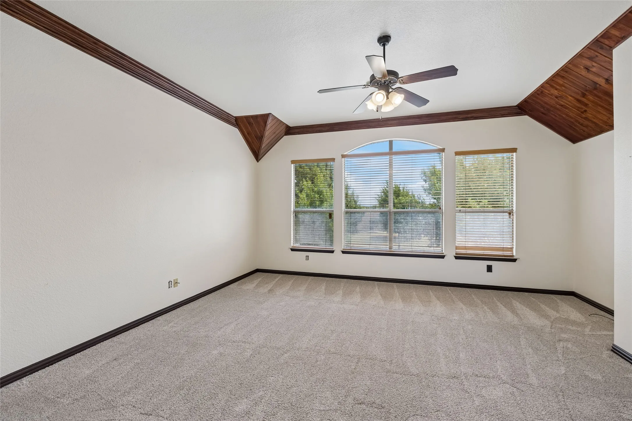 Single Family Residence For Sale in Tarrant County , 2655 Waterfront Drive, Grand Prairie, Texas 75054, 5 Bedroom, 4 Bathroom, 3 Garage spaces, 3,603 Sqft, built in 2006, mls#21342605, Real Estate Agent in Grand Prairie, Homes For Sale in Tarrant county, Homes For Sale in Grand Prairie, Realtor in Grand Prairie Texas, Real Estate Brokerage Independent Realty Texas, Luminita Cordes Realtor