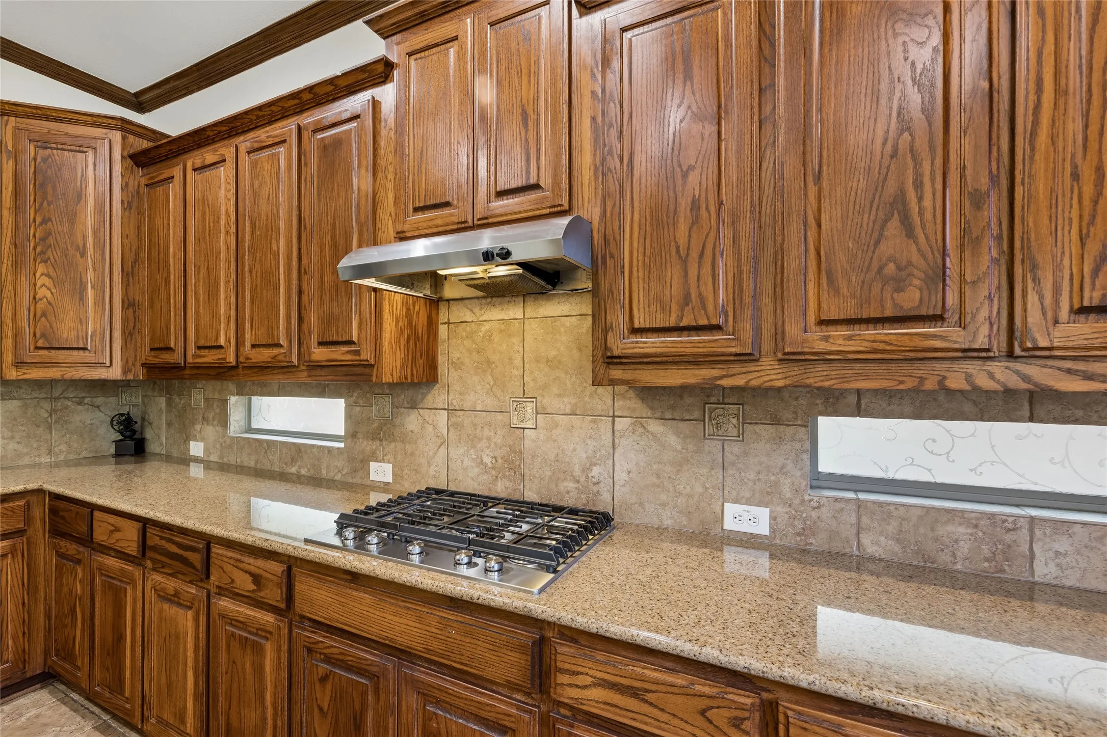 Single Family Residence For Sale in Tarrant County , 2655 Waterfront Drive, Grand Prairie, Texas 75054, 5 Bedroom, 4 Bathroom, 3 Garage spaces, 3,603 Sqft, built in 2006, mls#21342605, Real Estate Agent in Grand Prairie, Homes For Sale in Tarrant county, Homes For Sale in Grand Prairie, Realtor in Grand Prairie Texas, Real Estate Brokerage Independent Realty Texas, Luminita Cordes Realtor