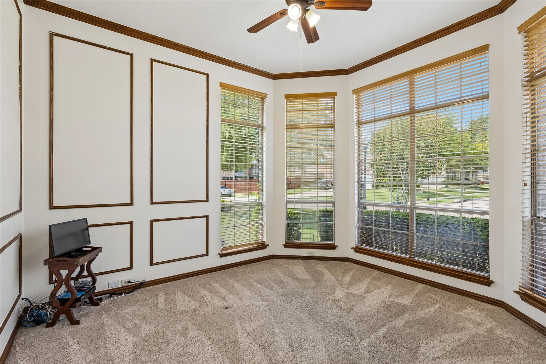 Single Family Residence For Sale in Tarrant County , 2655 Waterfront Drive, Grand Prairie, Texas 75054, 5 Bedroom, 4 Bathroom, 3 Garage spaces, 3,603 Sqft, built in 2006, mls#21342605, Real Estate Agent in Grand Prairie, Homes For Sale in Tarrant county, Homes For Sale in Grand Prairie, Realtor in Grand Prairie Texas, Real Estate Brokerage Independent Realty Texas, Luminita Cordes Realtor