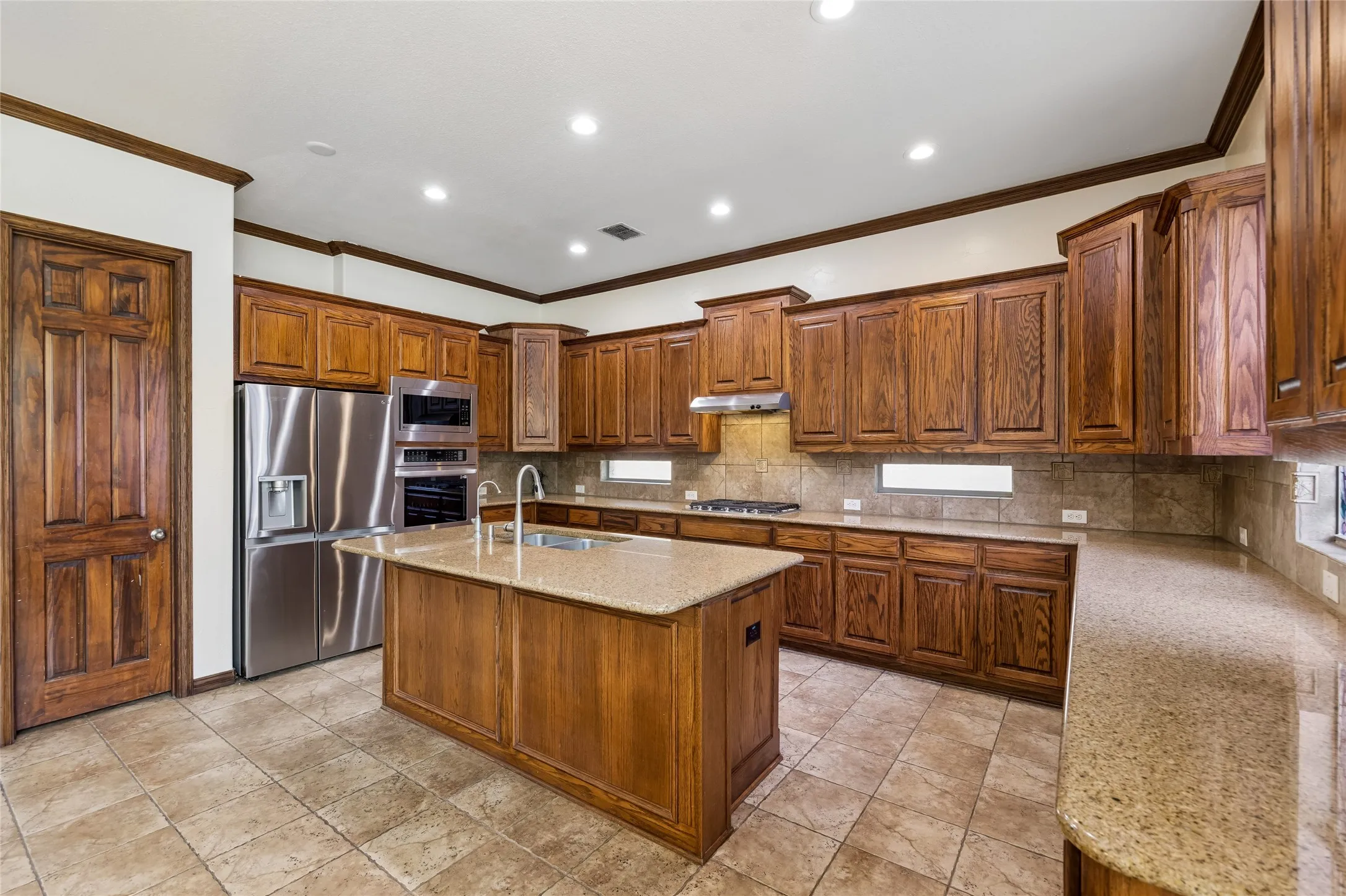 Single Family Residence For Sale in Tarrant County , 2655 Waterfront Drive, Grand Prairie, Texas 75054, 5 Bedroom, 4 Bathroom, 3 Garage spaces, 3,603 Sqft, built in 2006, mls#21342605, Real Estate Agent in Grand Prairie, Homes For Sale in Tarrant county, Homes For Sale in Grand Prairie, Realtor in Grand Prairie Texas, Real Estate Brokerage Independent Realty Texas, Luminita Cordes Realtor