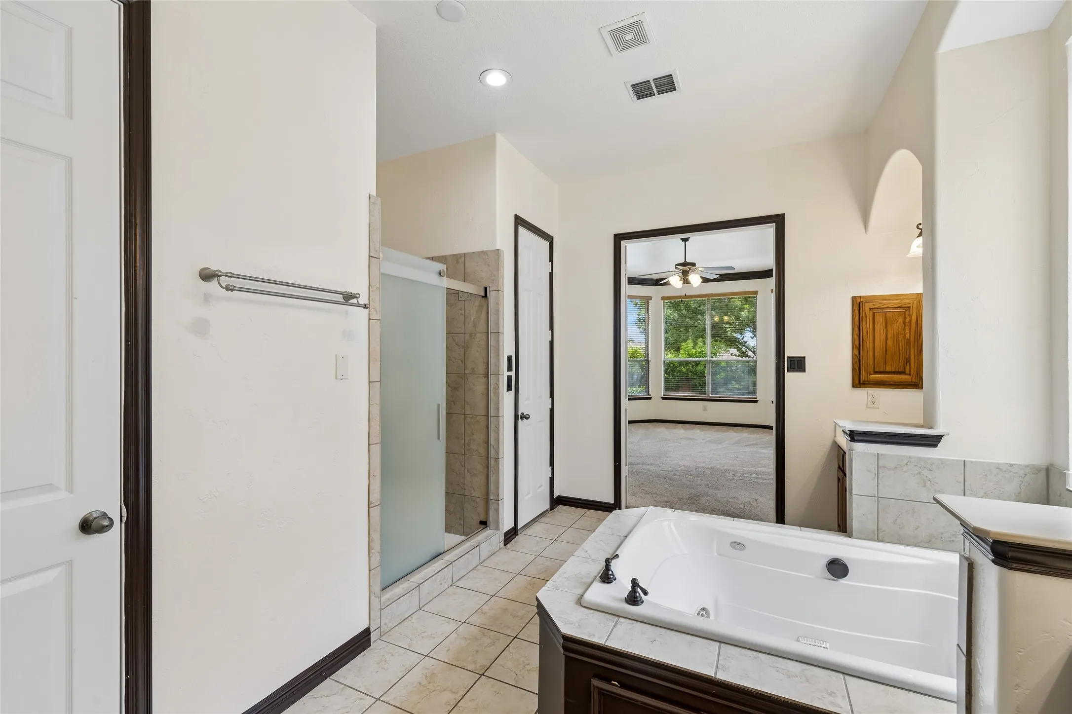 Single Family Residence For Sale in Tarrant County , 2655 Waterfront Drive, Grand Prairie, Texas 75054, 5 Bedroom, 4 Bathroom, 3 Garage spaces, 3,603 Sqft, built in 2006, mls#21342605, Real Estate Agent in Grand Prairie, Homes For Sale in Tarrant county, Homes For Sale in Grand Prairie, Realtor in Grand Prairie Texas, Real Estate Brokerage Independent Realty Texas, Luminita Cordes Realtor