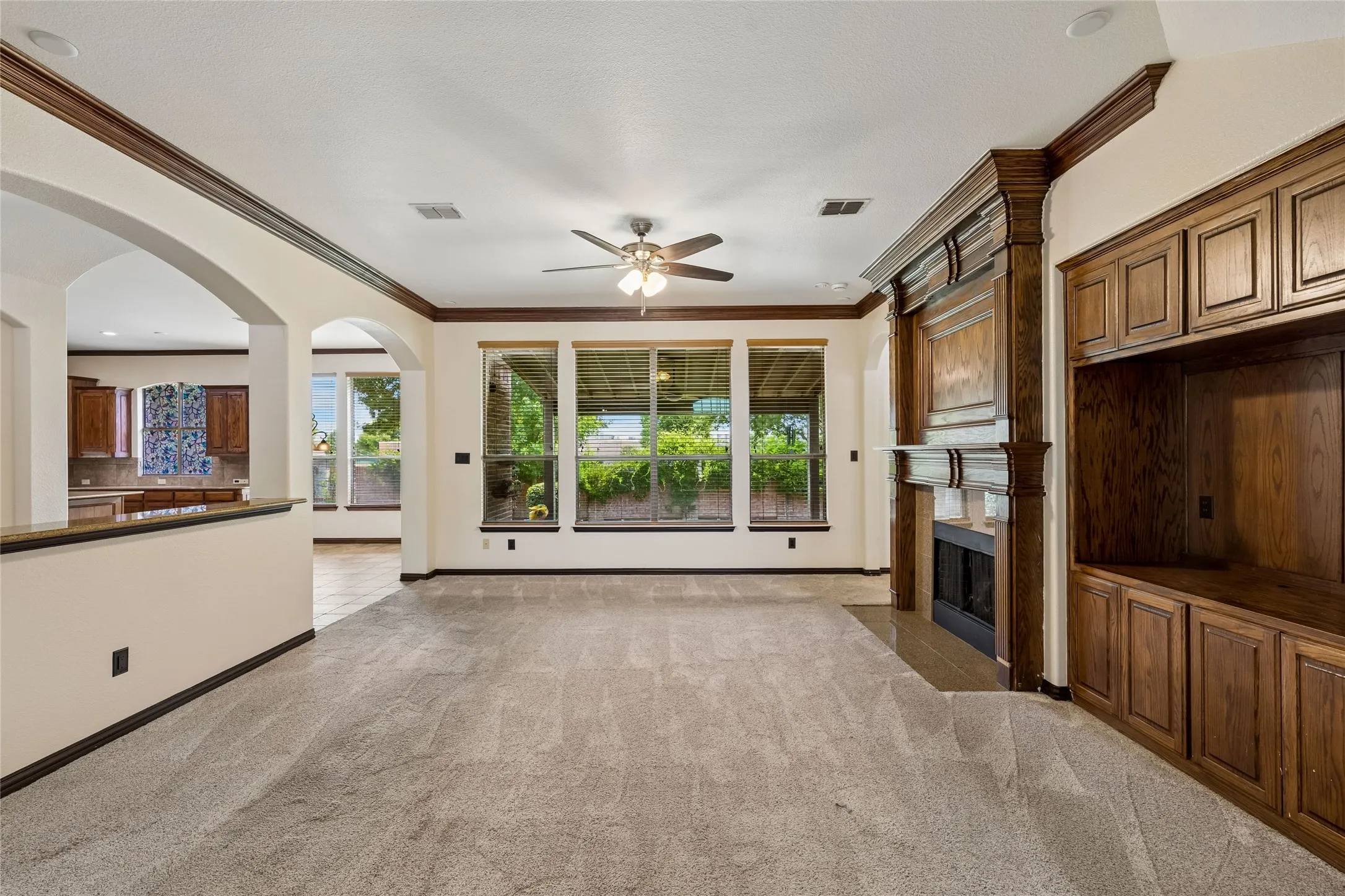 Single Family Residence For Sale in Tarrant County , 2655 Waterfront Drive, Grand Prairie, Texas 75054, 5 Bedroom, 4 Bathroom, 3 Garage spaces, 3,603 Sqft, built in 2006, mls#21342605, Real Estate Agent in Grand Prairie, Homes For Sale in Tarrant county, Homes For Sale in Grand Prairie, Realtor in Grand Prairie Texas, Real Estate Brokerage Independent Realty Texas, Luminita Cordes Realtor