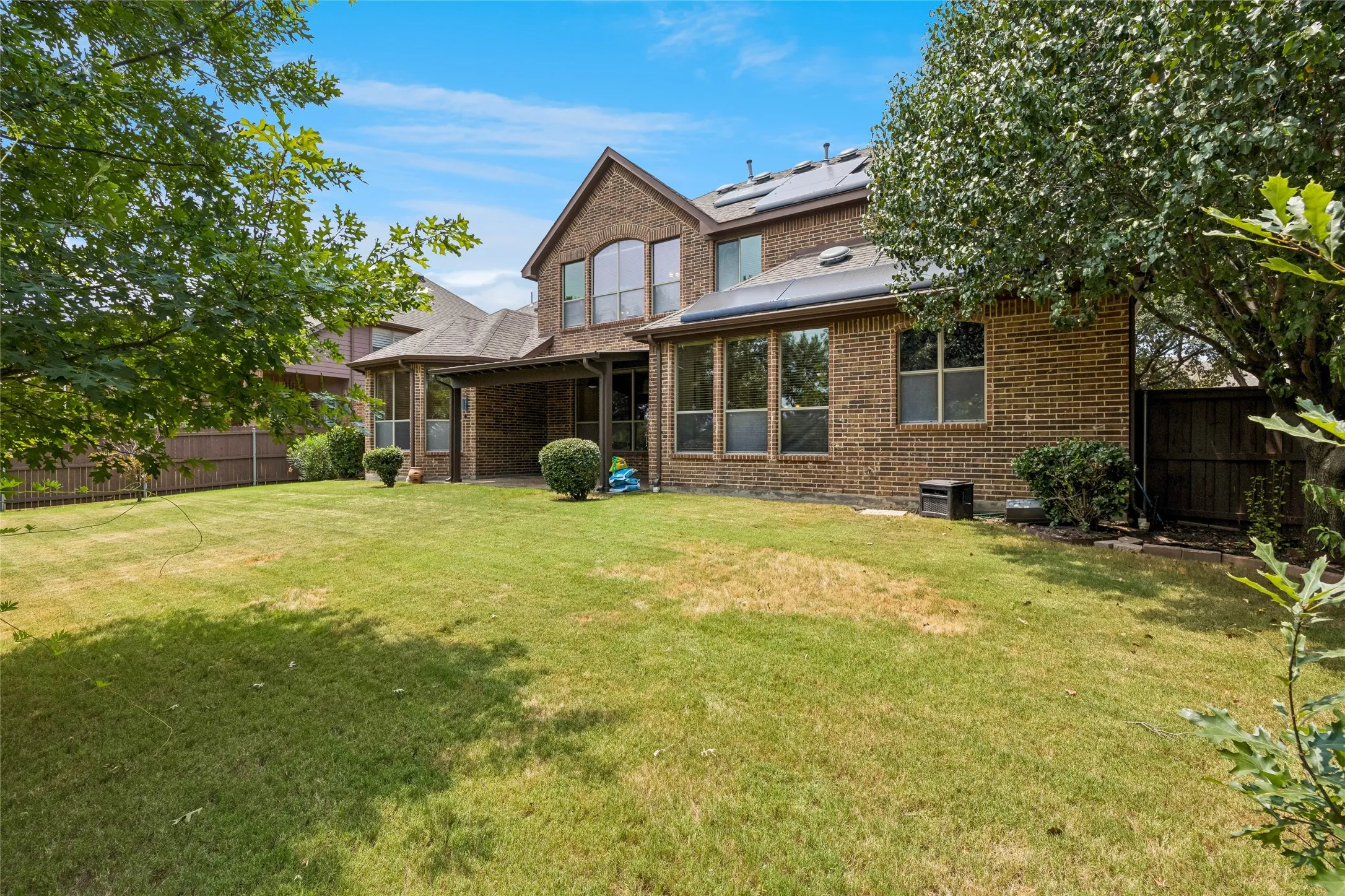 Single Family Residence For Sale in Tarrant County , 2655 Waterfront Drive, Grand Prairie, Texas 75054, 5 Bedroom, 4 Bathroom, 3 Garage spaces, 3,603 Sqft, built in 2006, mls#21342605, Real Estate Agent in Grand Prairie, Homes For Sale in Tarrant county, Homes For Sale in Grand Prairie, Realtor in Grand Prairie Texas, Real Estate Brokerage Independent Realty Texas, Luminita Cordes Realtor