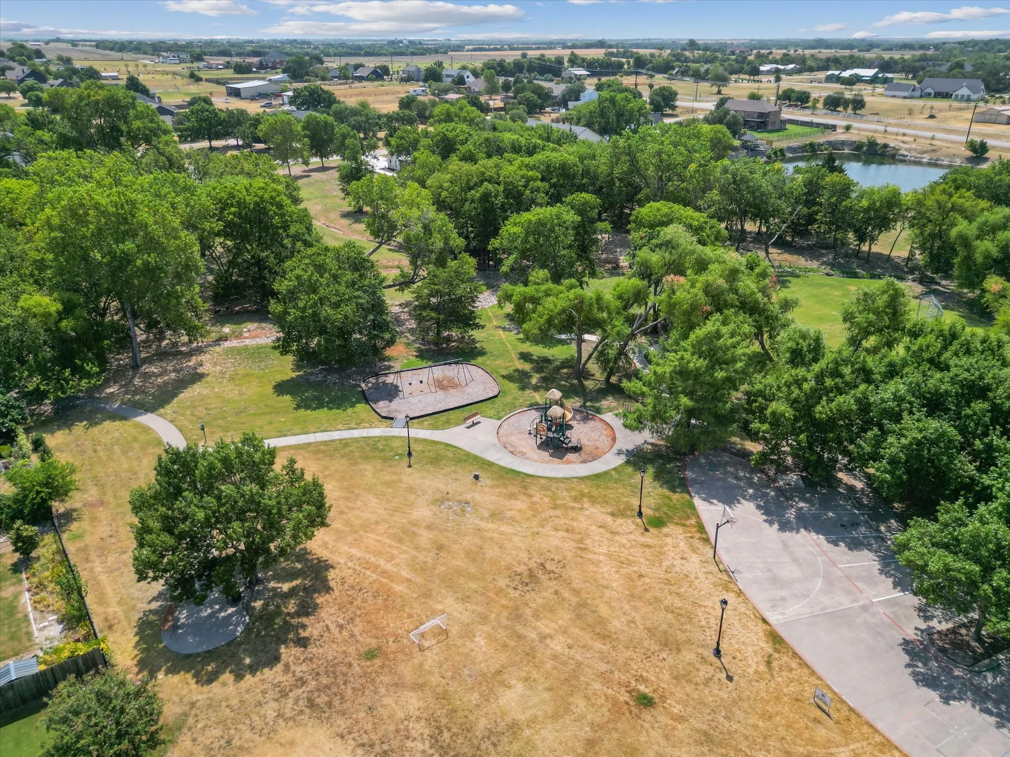 Single Family Residence For Sale in Collin County , 1352 Bateman Lane, Celina, Texas 75009, 4 Bedroom, 2 Bathroom, 2 Garage spaces, 2,300 Sqft, built in 2007, mls#21352472, Real Estate Agent in Celina, Homes For Sale in Collin county, Homes For Sale in Celina, Realtor in Celina Texas, Real Estate Brokerage Independent Realty Texas, Luminita Cordes Realtor