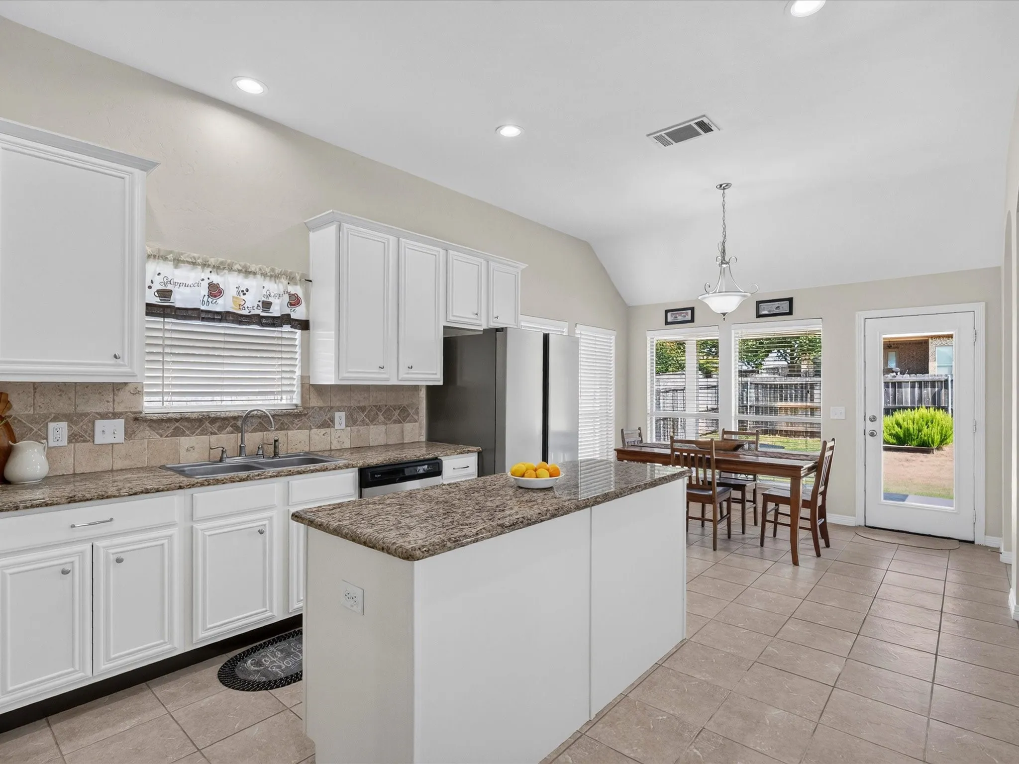 Single Family Residence For Sale in Collin County , 1352 Bateman Lane, Celina, Texas 75009, 4 Bedroom, 2 Bathroom, 2 Garage spaces, 2,300 Sqft, built in 2007, mls#21352472, Real Estate Agent in Celina, Homes For Sale in Collin county, Homes For Sale in Celina, Realtor in Celina Texas, Real Estate Brokerage Independent Realty Texas, Luminita Cordes Realtor