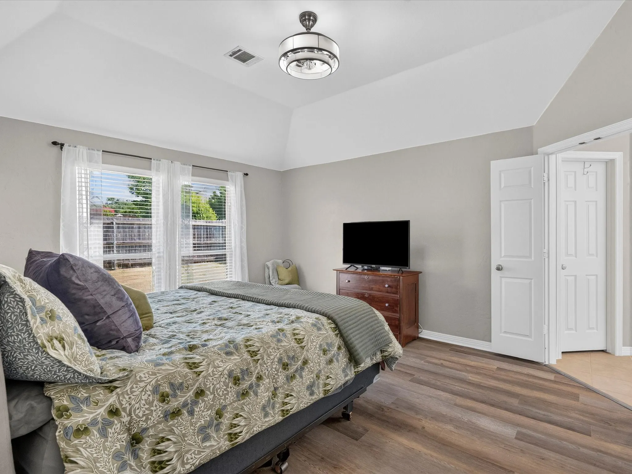 Single Family Residence For Sale in Collin County , 1352 Bateman Lane, Celina, Texas 75009, 4 Bedroom, 2 Bathroom, 2 Garage spaces, 2,300 Sqft, built in 2007, mls#21352472, Real Estate Agent in Celina, Homes For Sale in Collin county, Homes For Sale in Celina, Realtor in Celina Texas, Real Estate Brokerage Independent Realty Texas, Luminita Cordes Realtor