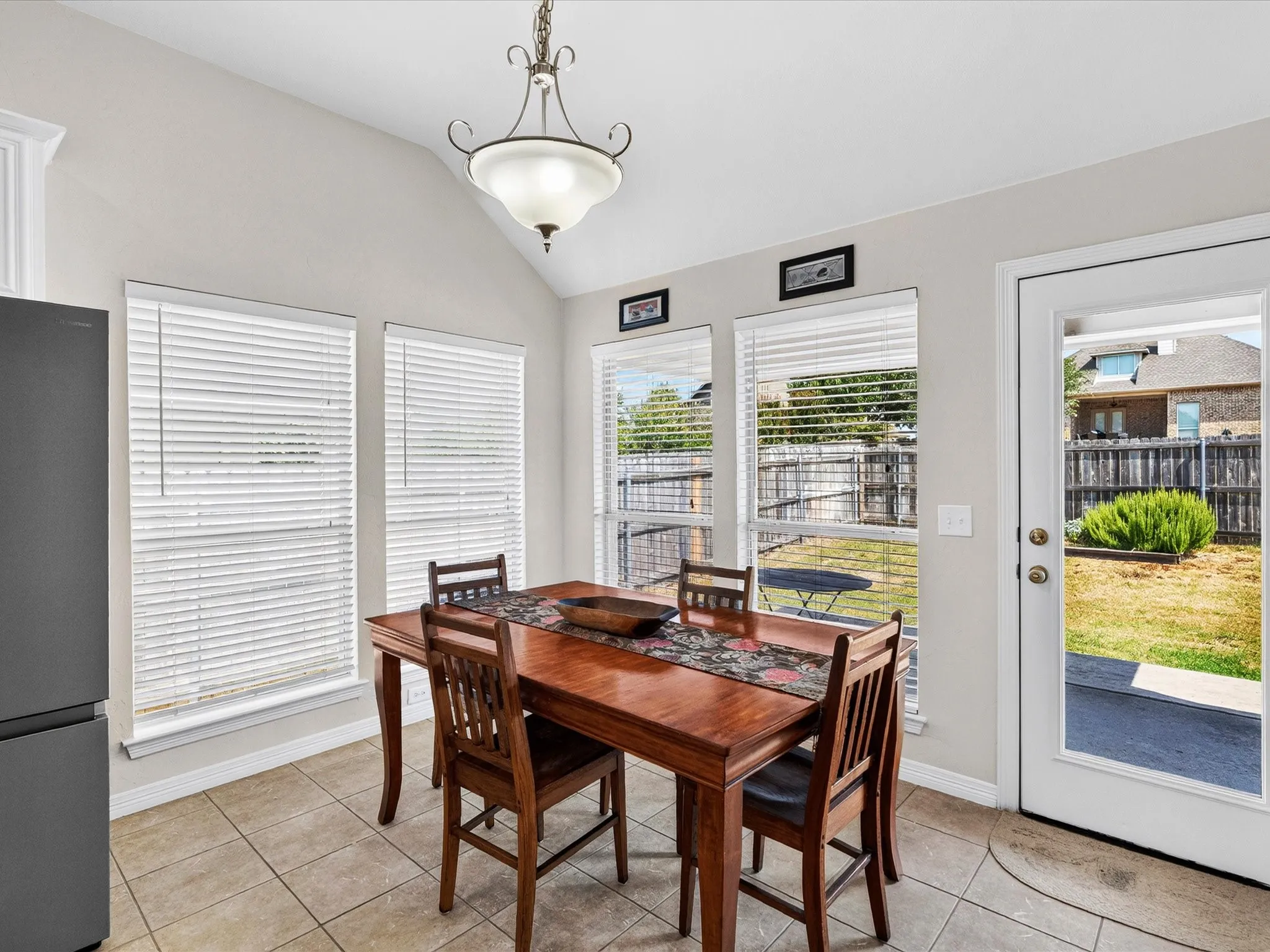 Single Family Residence For Sale in Collin County , 1352 Bateman Lane, Celina, Texas 75009, 4 Bedroom, 2 Bathroom, 2 Garage spaces, 2,300 Sqft, built in 2007, mls#21352472, Real Estate Agent in Celina, Homes For Sale in Collin county, Homes For Sale in Celina, Realtor in Celina Texas, Real Estate Brokerage Independent Realty Texas, Luminita Cordes Realtor