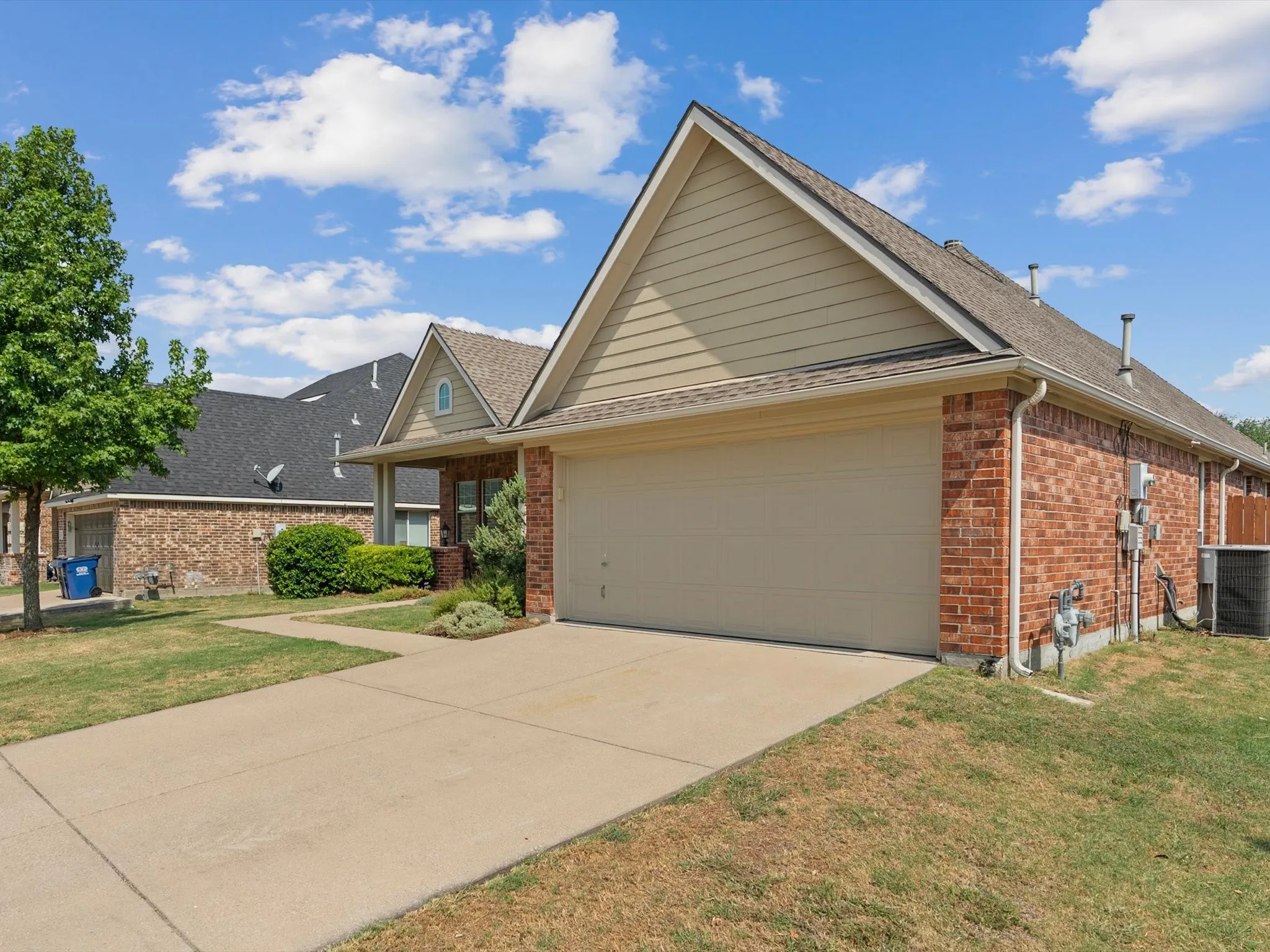 Single Family Residence For Sale in Collin County , 1352 Bateman Lane, Celina, Texas 75009, 4 Bedroom, 2 Bathroom, 2 Garage spaces, 2,300 Sqft, built in 2007, mls#21352472, Real Estate Agent in Celina, Homes For Sale in Collin county, Homes For Sale in Celina, Realtor in Celina Texas, Real Estate Brokerage Independent Realty Texas, Luminita Cordes Realtor